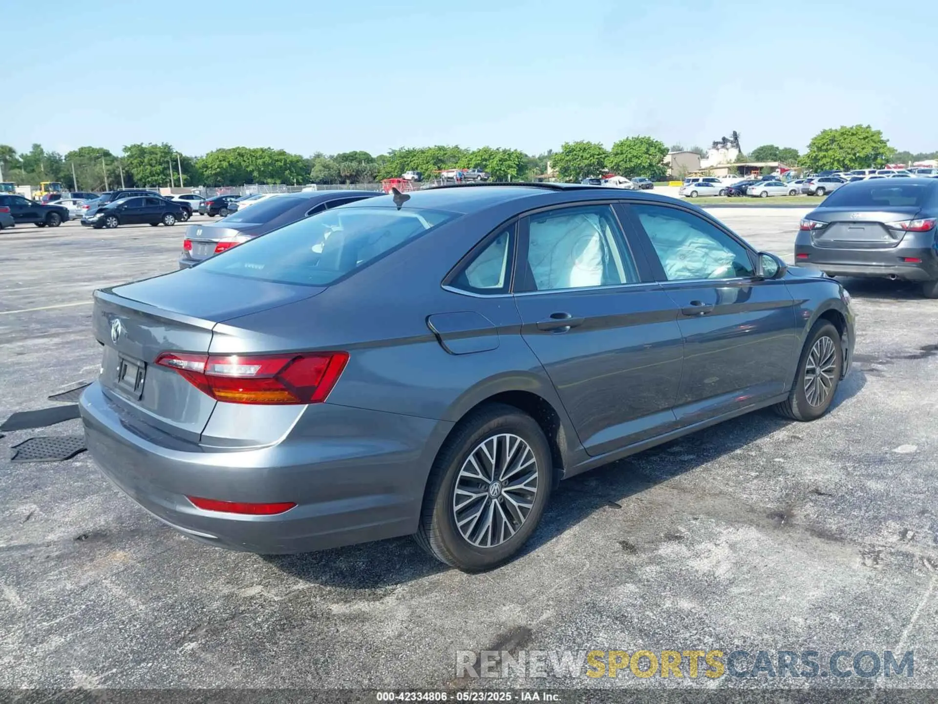 4 Photograph of a damaged car 3VWC57BU8KM120682 VOLKSWAGEN JETTA 2019