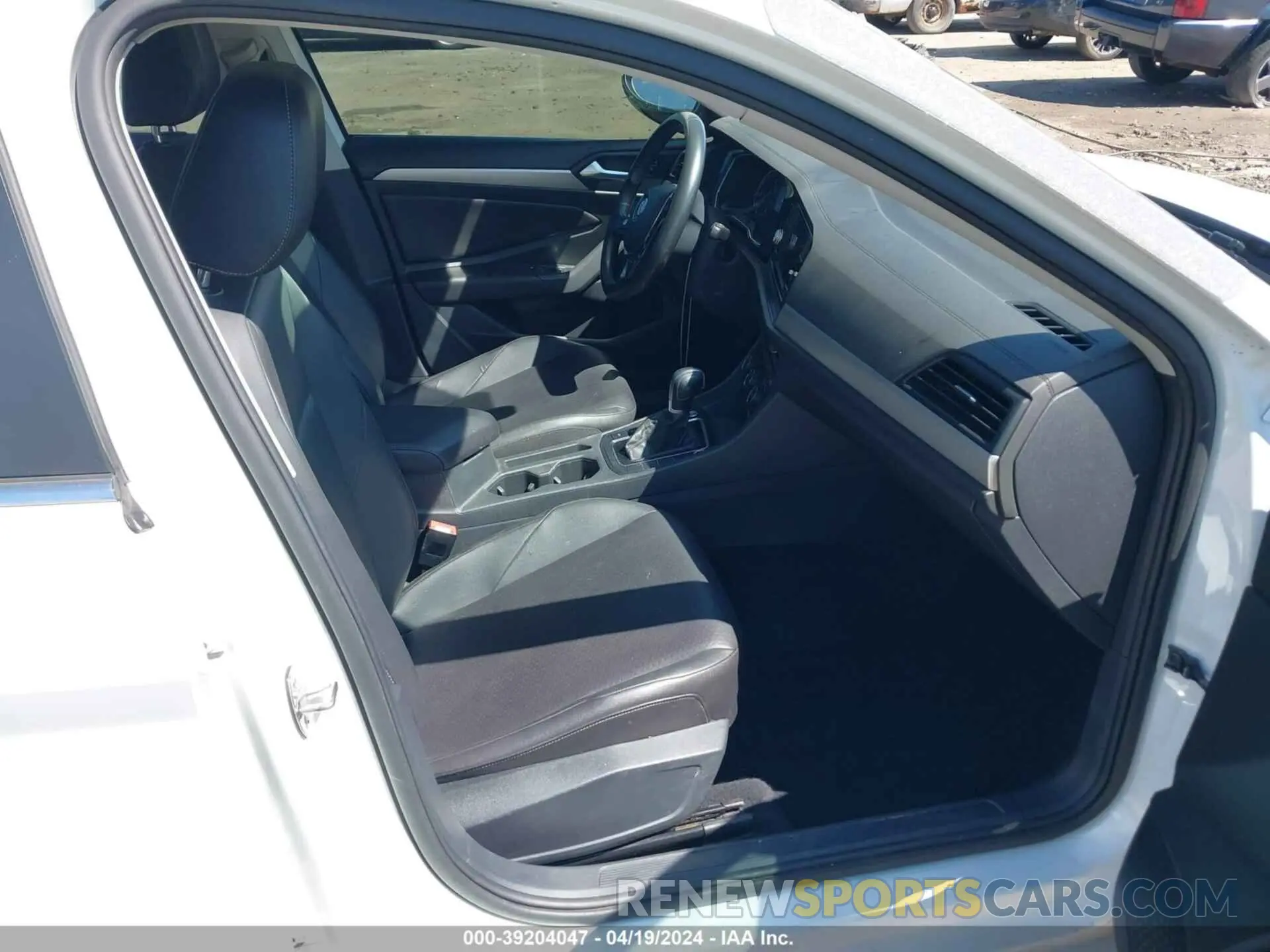5 Photograph of a damaged car 3VWC57BU9KM006058 VOLKSWAGEN JETTA 2019