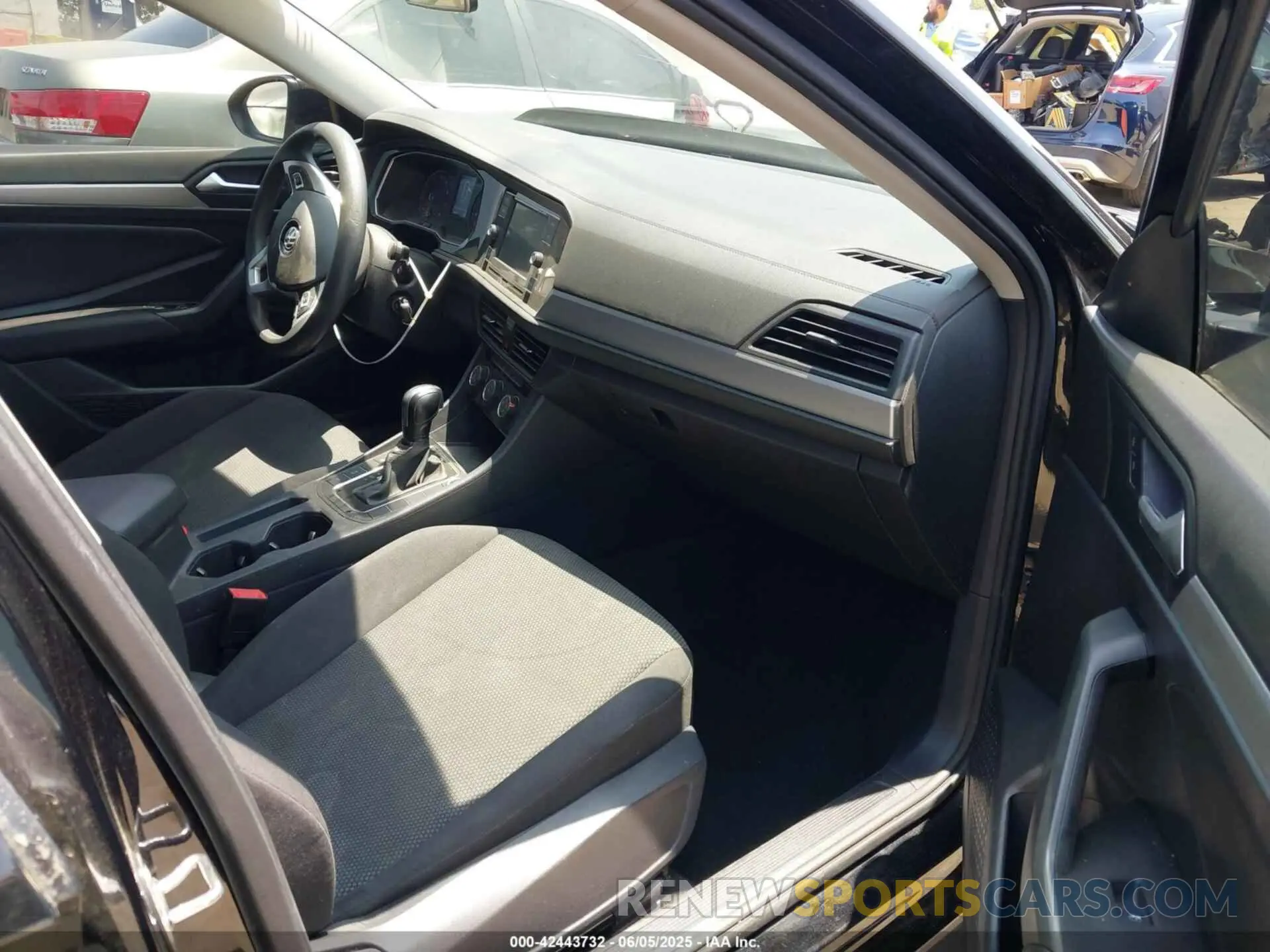 5 Photograph of a damaged car 3VWC57BU9KM097042 VOLKSWAGEN JETTA 2019