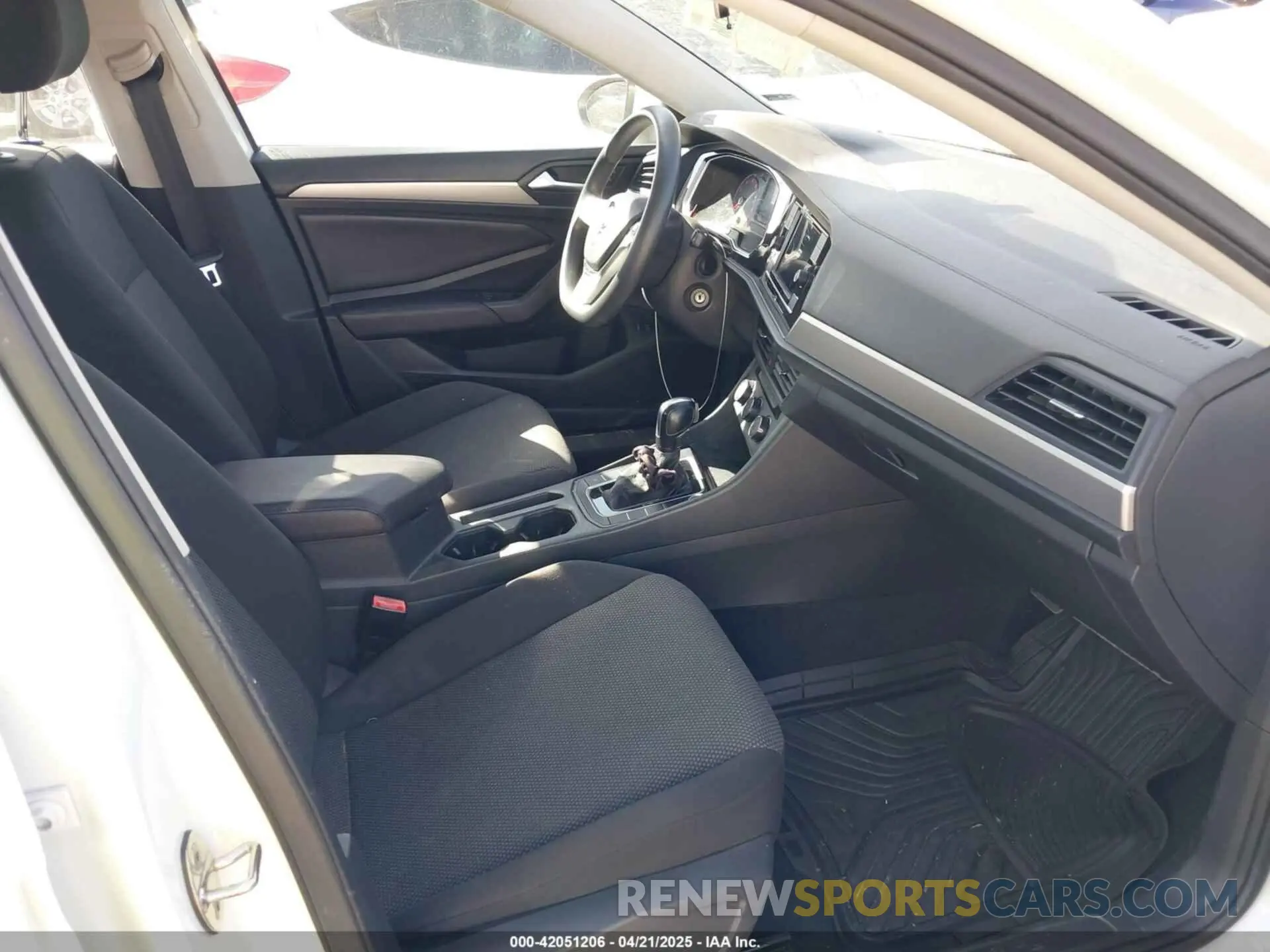 5 Photograph of a damaged car 3VWC57BU9KM105334 VOLKSWAGEN JETTA 2019