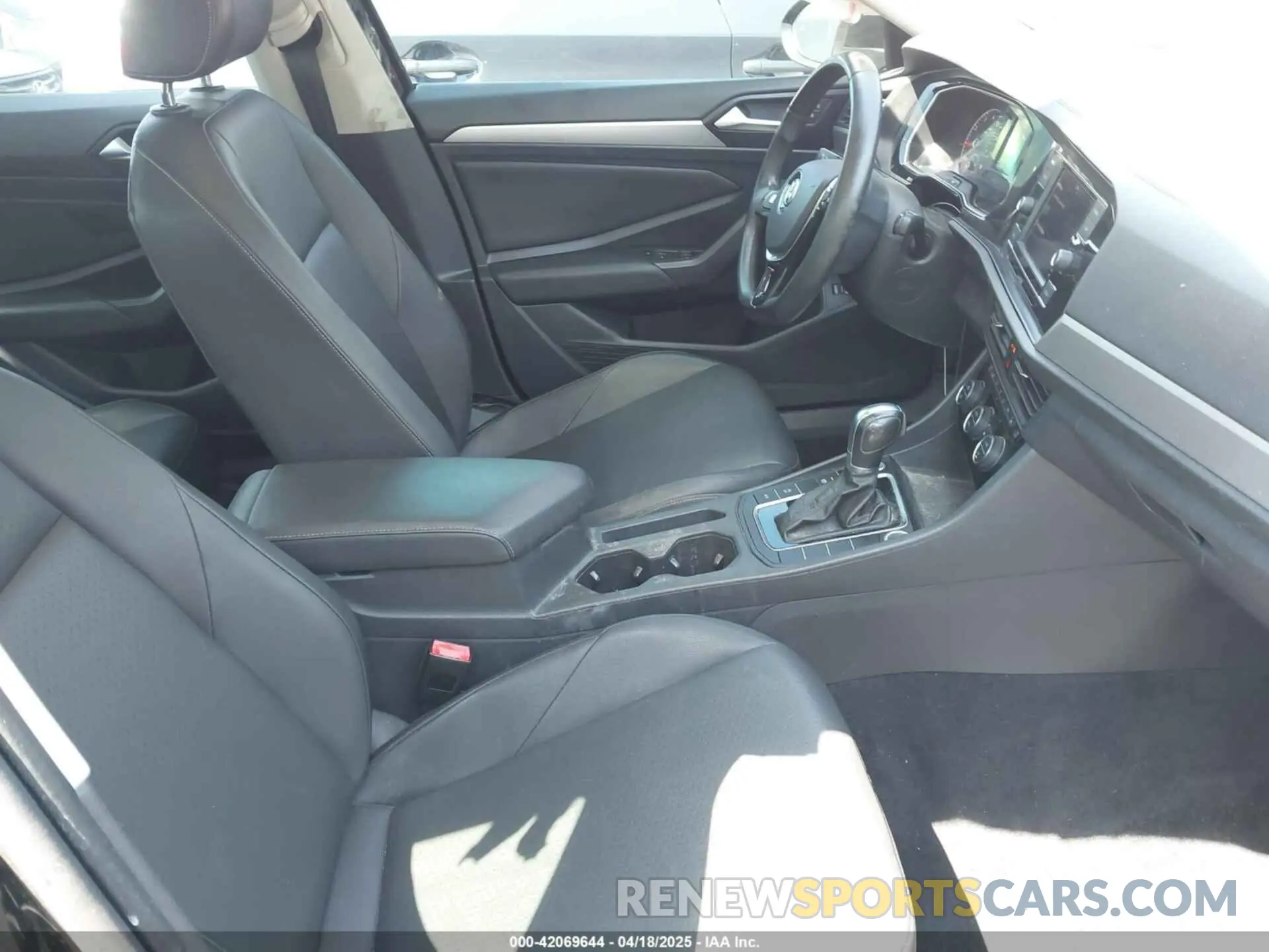 5 Photograph of a damaged car 3VWC57BU9KM158048 VOLKSWAGEN JETTA 2019