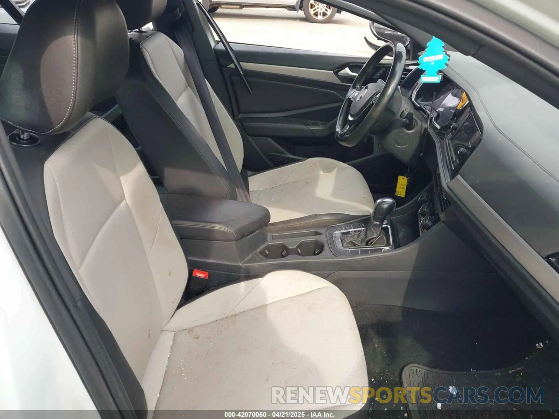 5 Photograph of a damaged car 3VWC57BUXKM083604 VOLKSWAGEN JETTA 2019