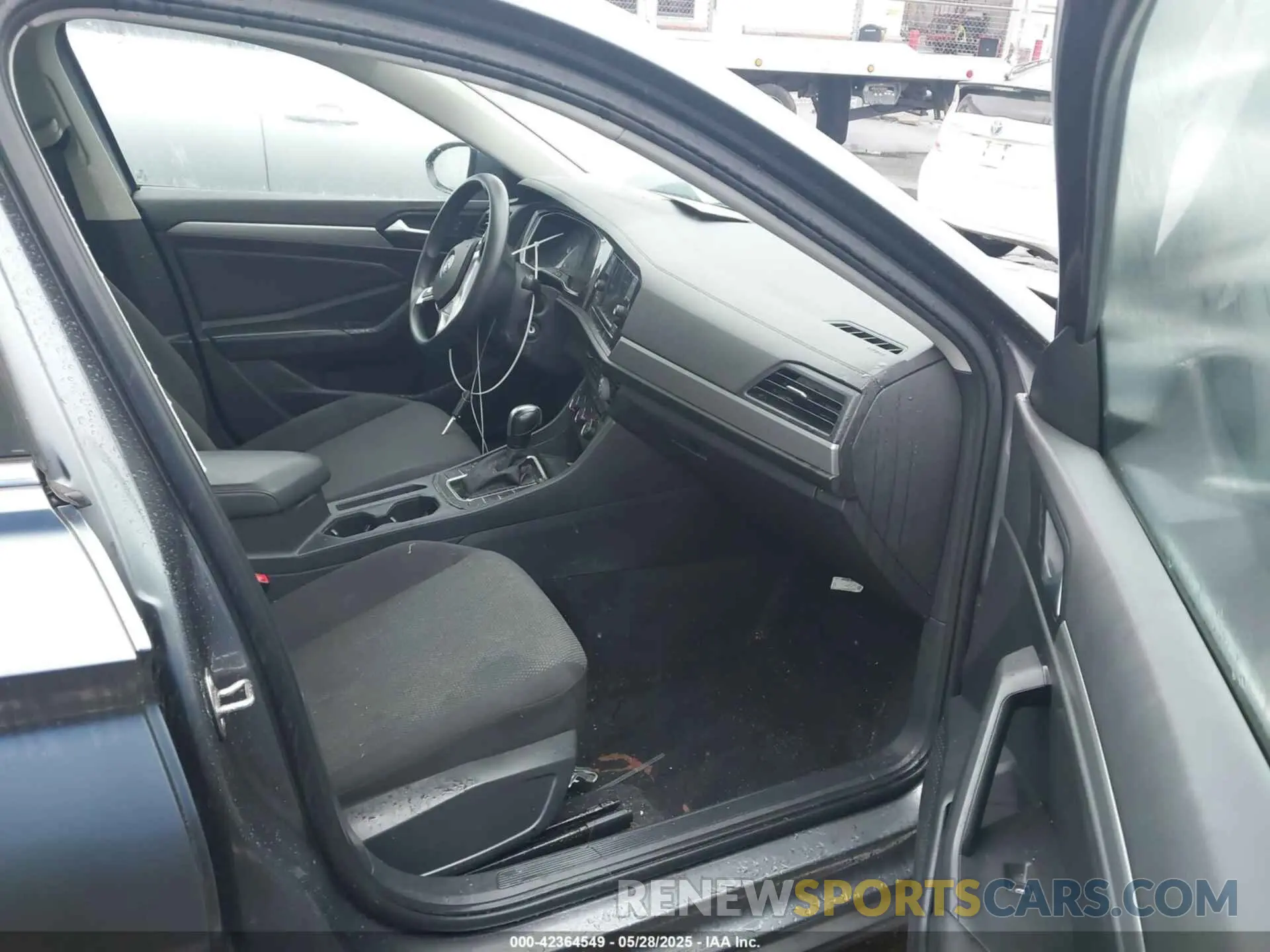 5 Photograph of a damaged car 3VWCB7BU0KM200275 VOLKSWAGEN JETTA 2019