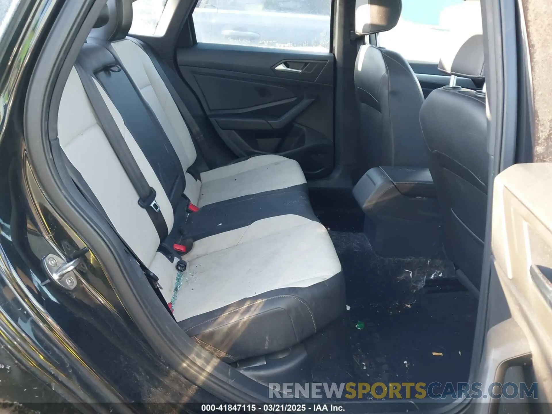 8 Photograph of a damaged car 3VWCB7BU0KM262890 VOLKSWAGEN JETTA 2019
