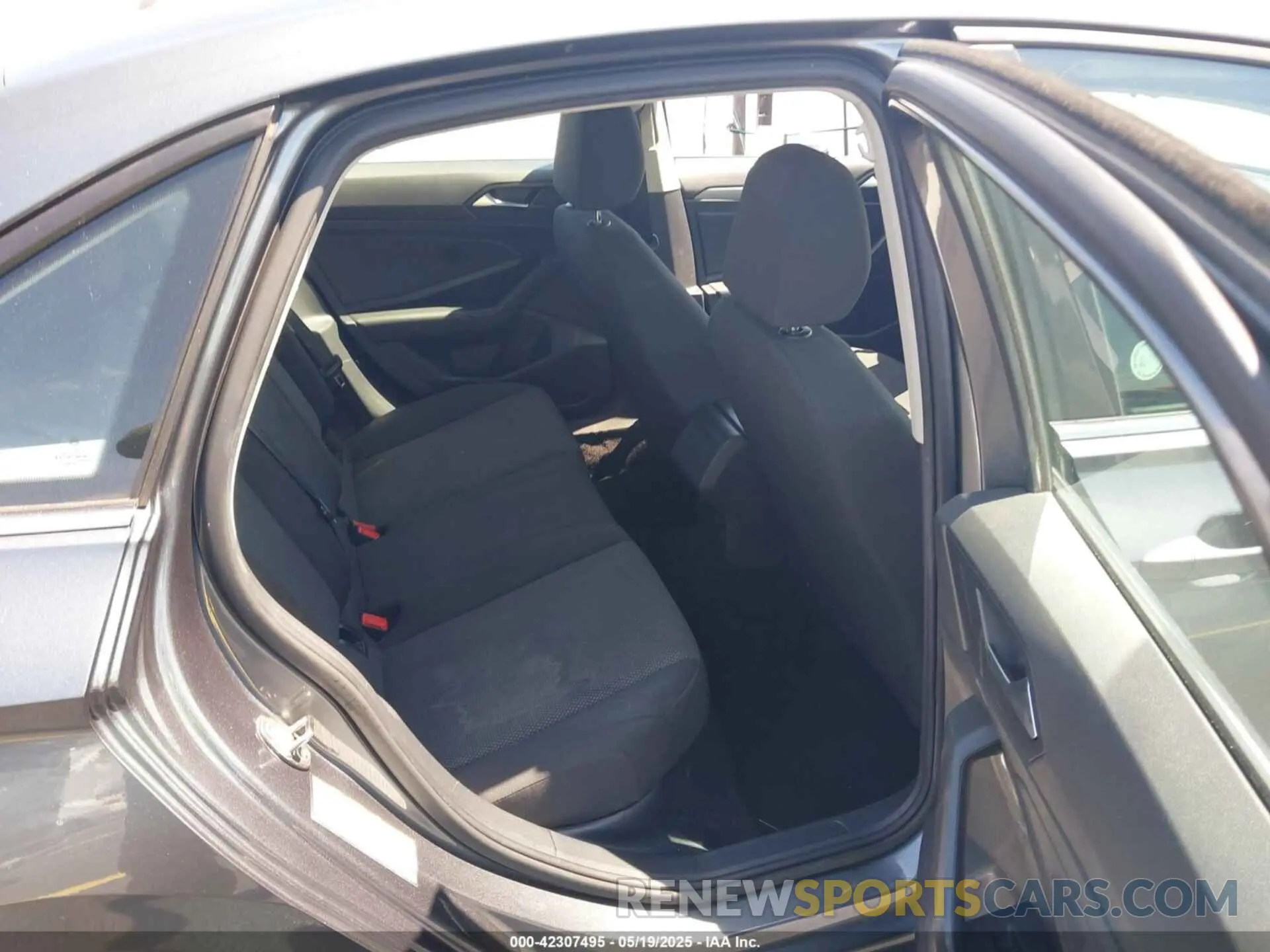 8 Photograph of a damaged car 3VWCB7BU2KM126146 VOLKSWAGEN JETTA 2019