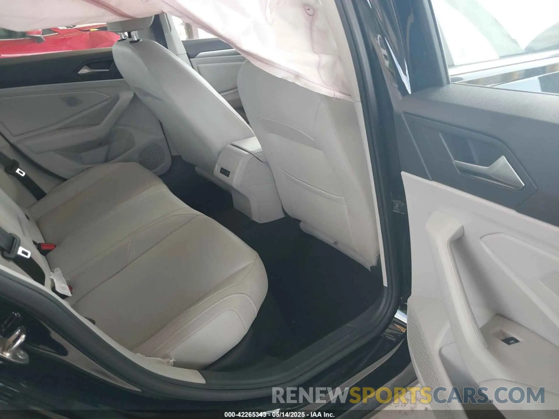 8 Photograph of a damaged car 3VWCB7BU2KM270912 VOLKSWAGEN JETTA 2019