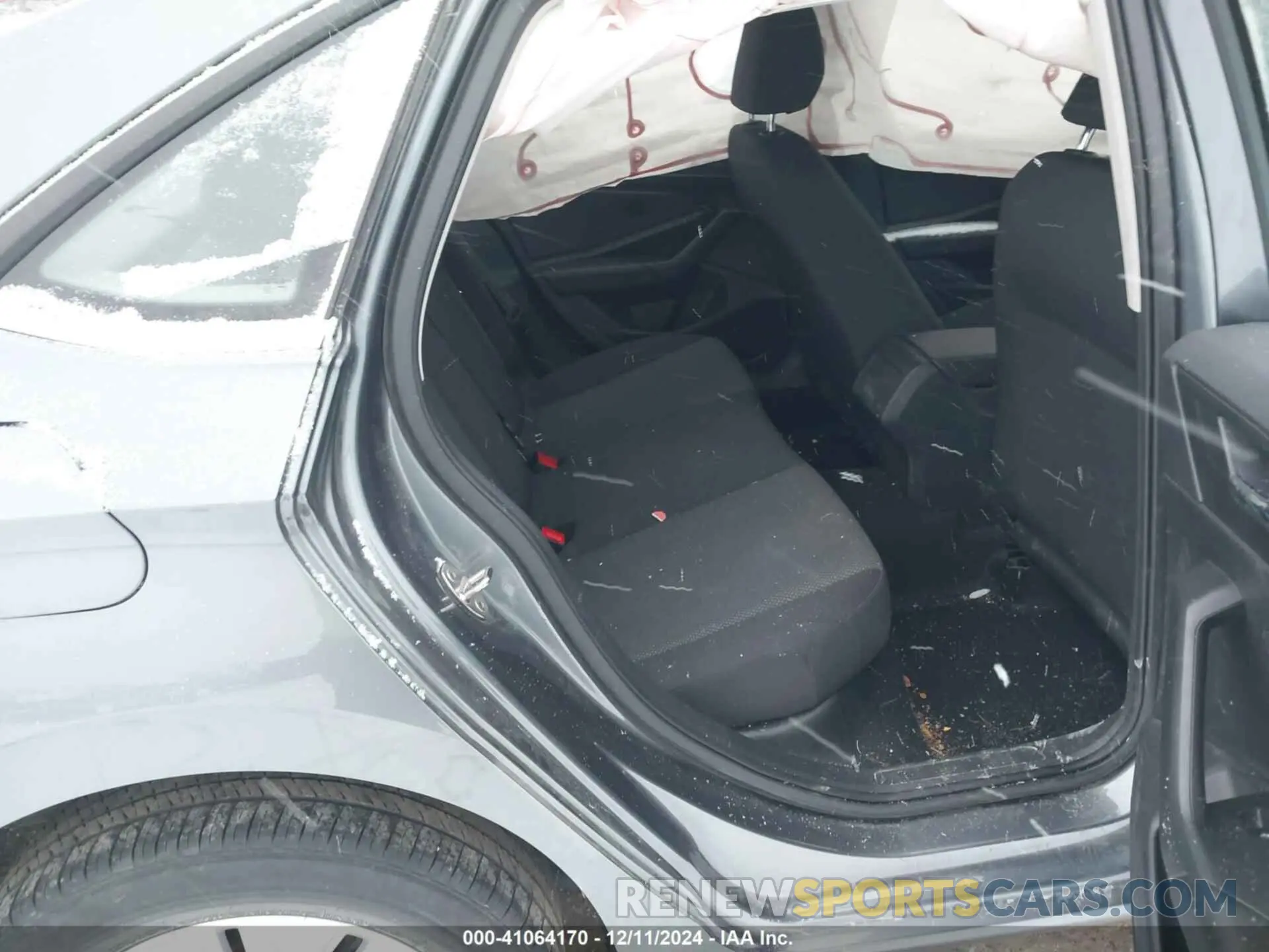 8 Photograph of a damaged car 3VWCB7BU3KM236168 VOLKSWAGEN JETTA 2019