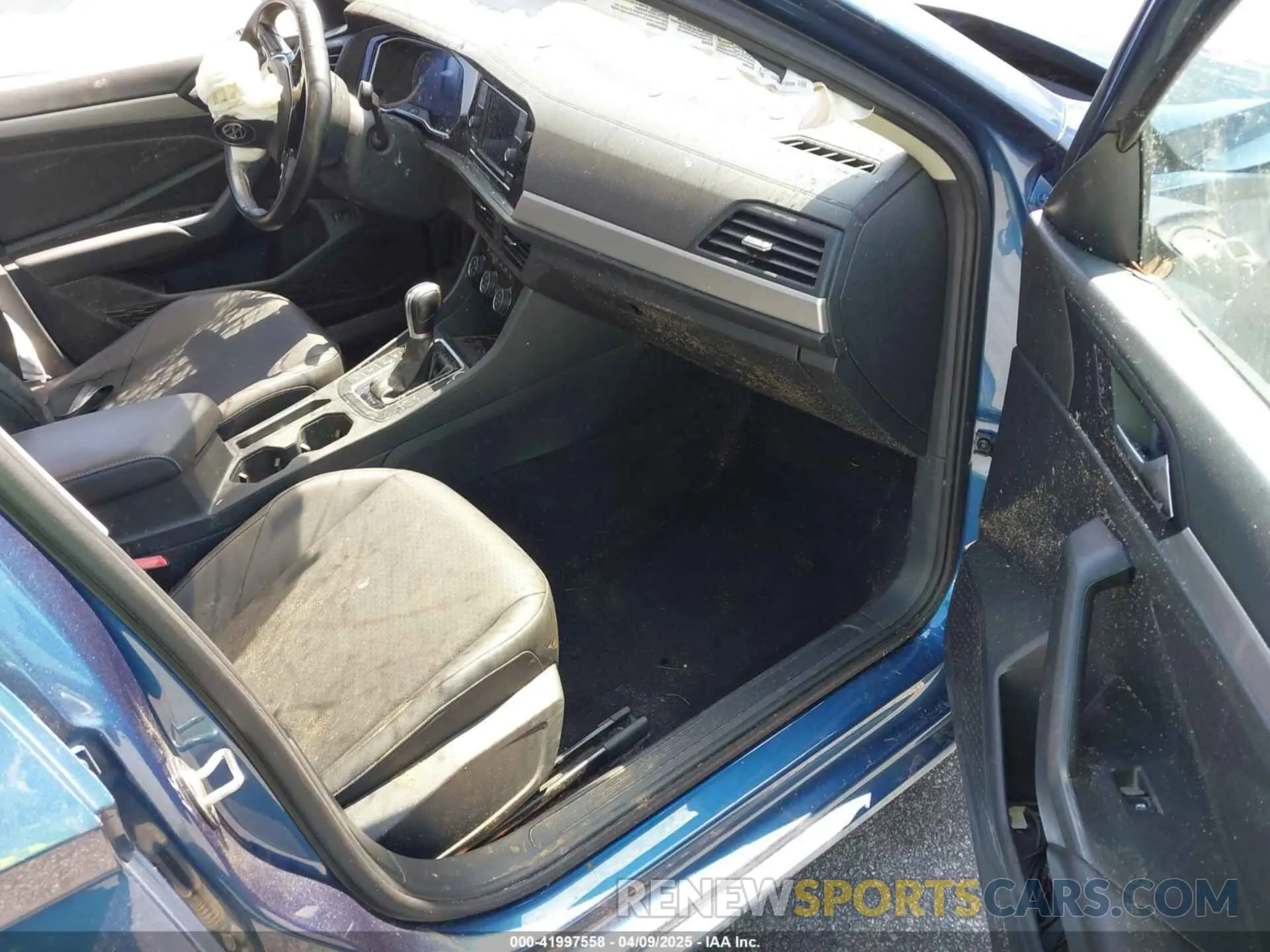 5 Photograph of a damaged car 3VWCB7BU4KM172738 VOLKSWAGEN JETTA 2019