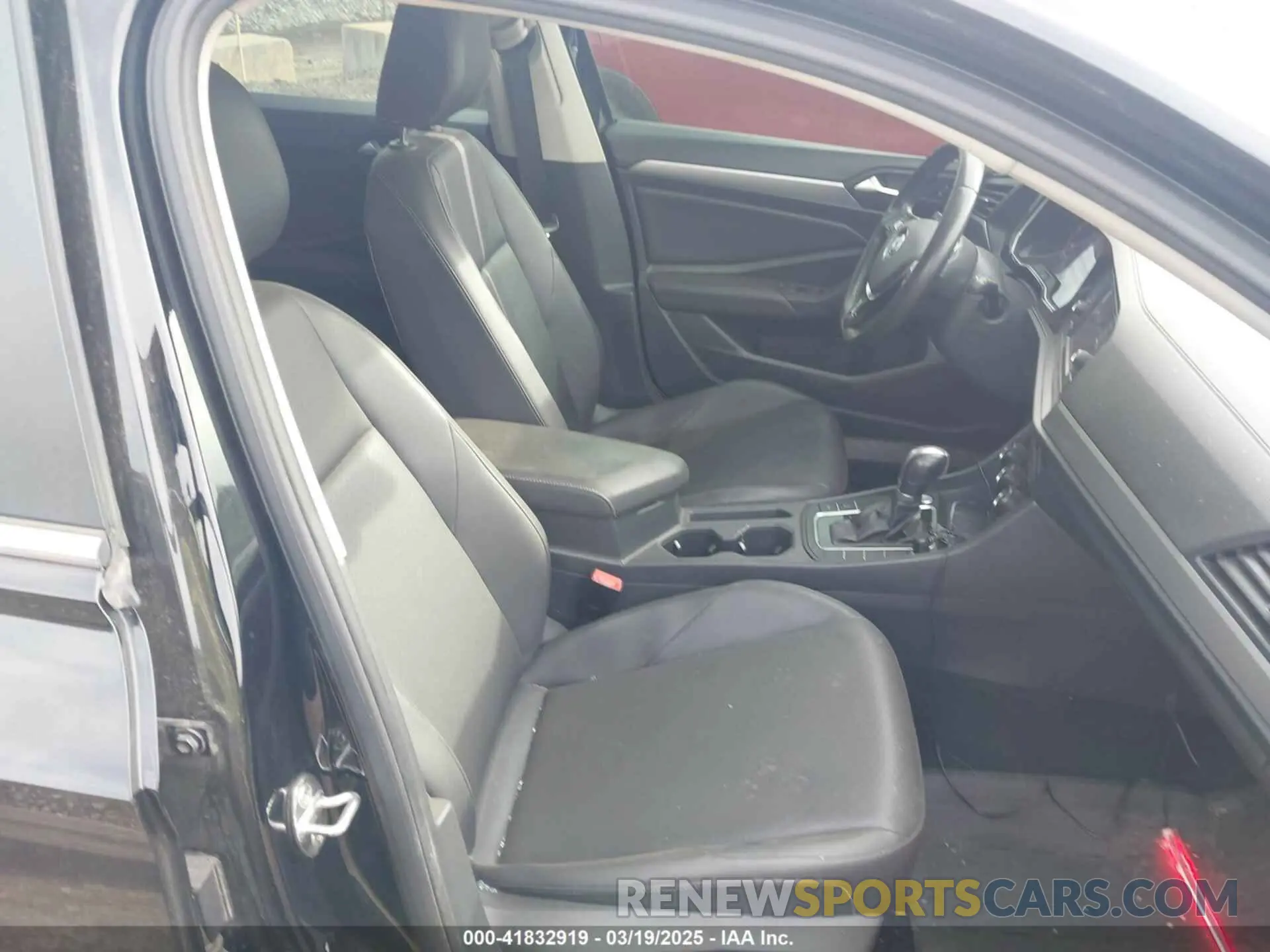5 Photograph of a damaged car 3VWCB7BU4KM185540 VOLKSWAGEN JETTA 2019