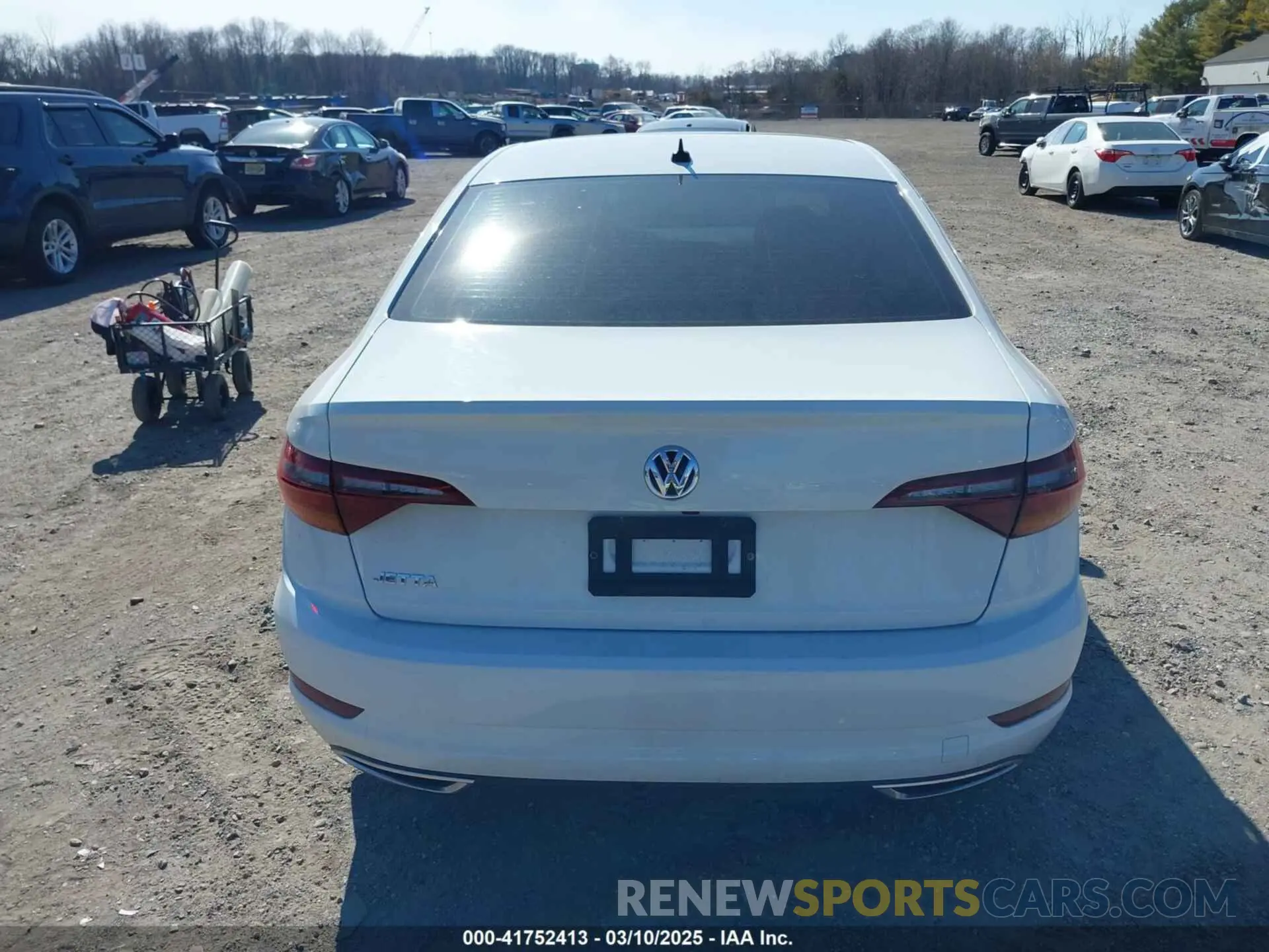 17 Photograph of a damaged car 3VWCB7BU4KM190527 VOLKSWAGEN JETTA 2019