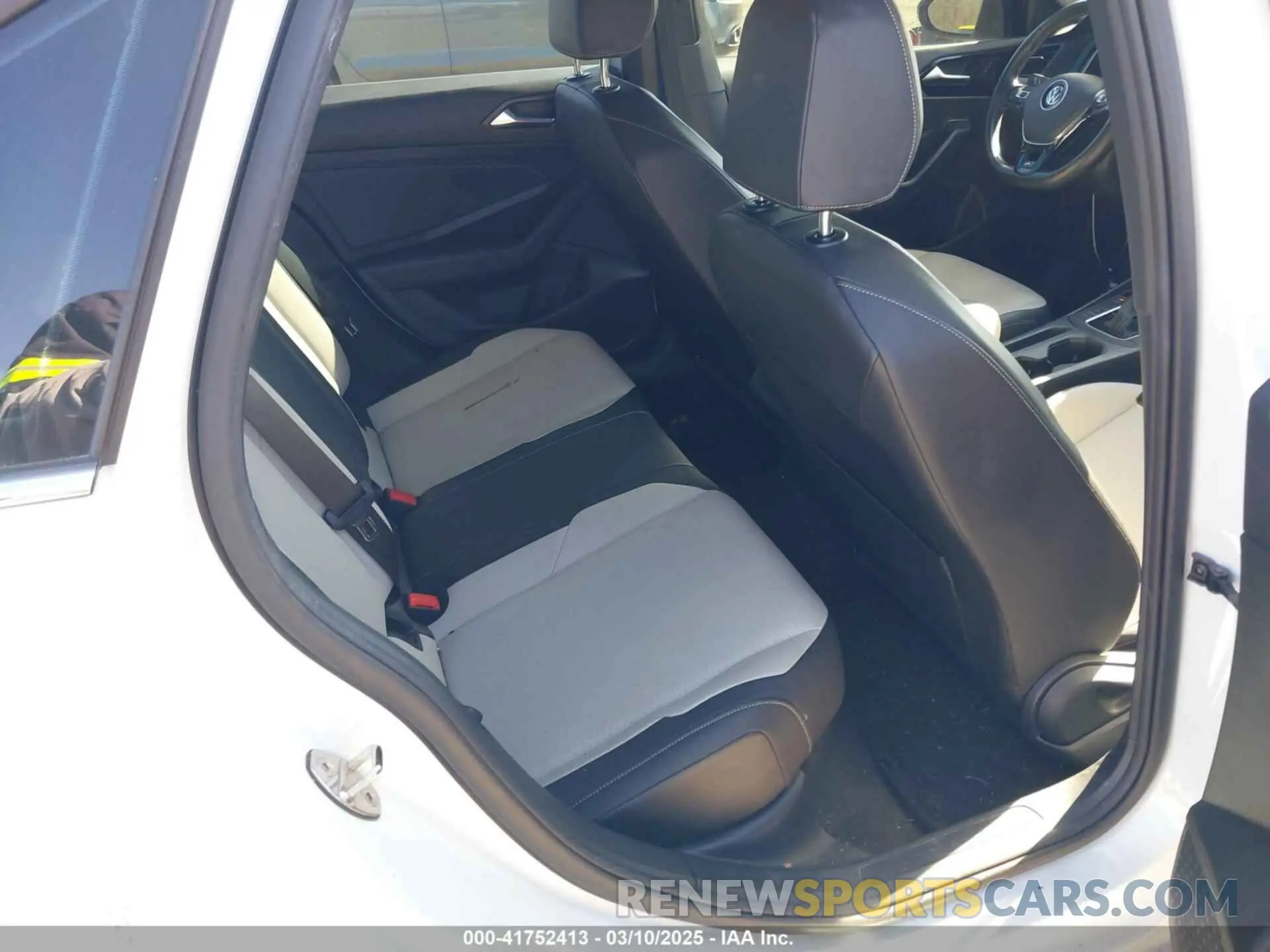 8 Photograph of a damaged car 3VWCB7BU4KM190527 VOLKSWAGEN JETTA 2019