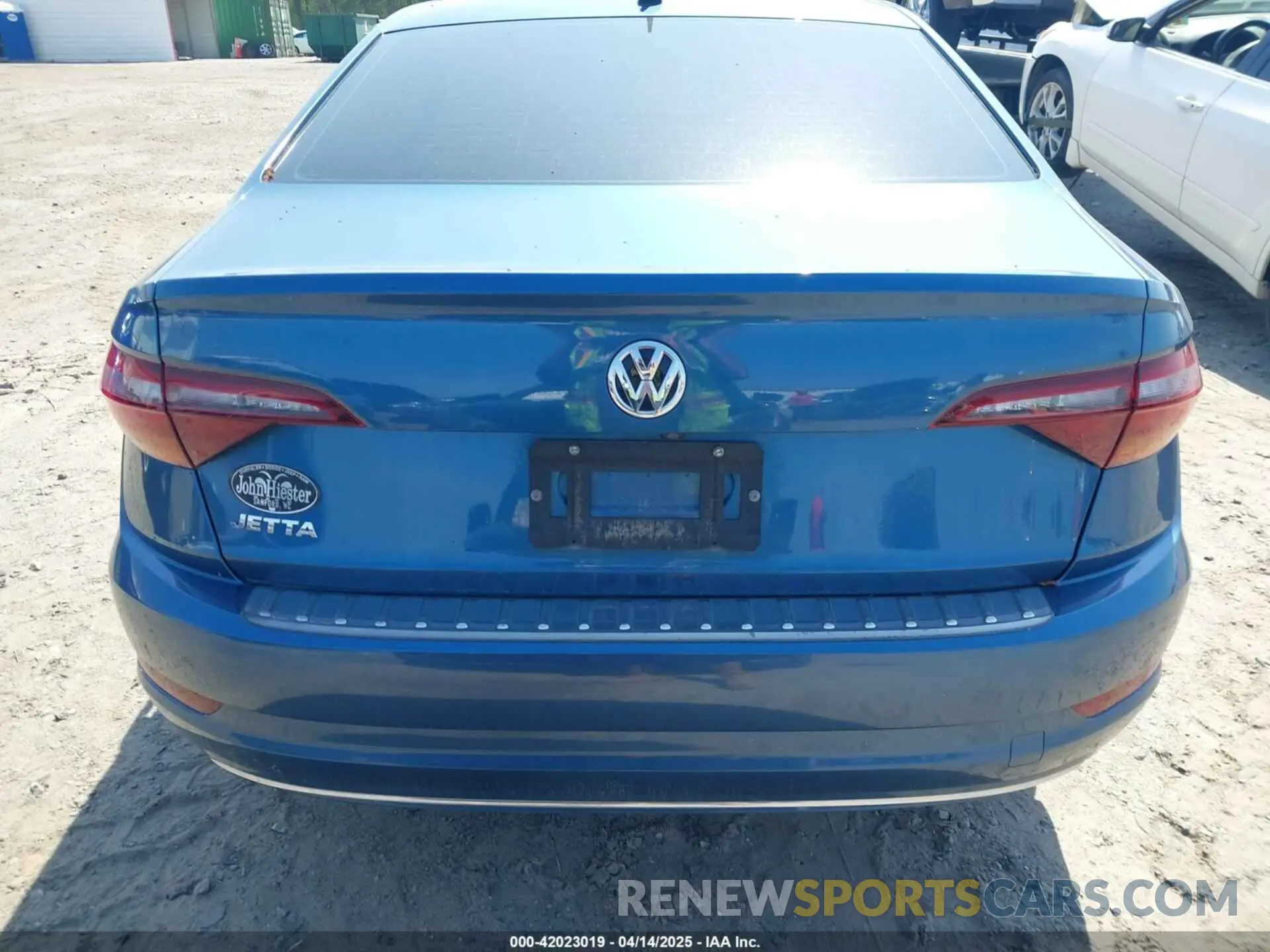 17 Photograph of a damaged car 3VWCB7BU5KM175762 VOLKSWAGEN JETTA 2019