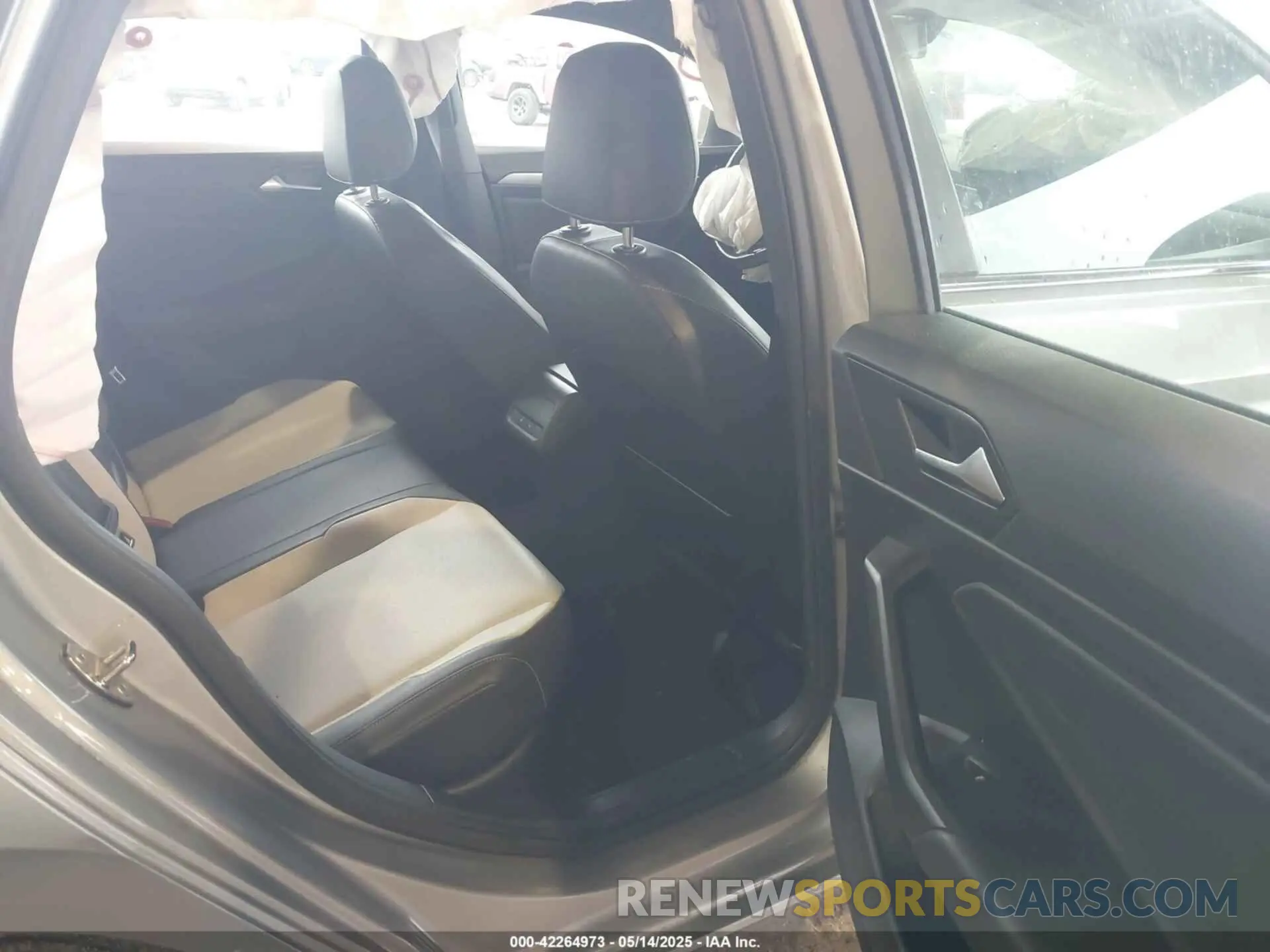 8 Photograph of a damaged car 3VWCB7BU5KM196630 VOLKSWAGEN JETTA 2019