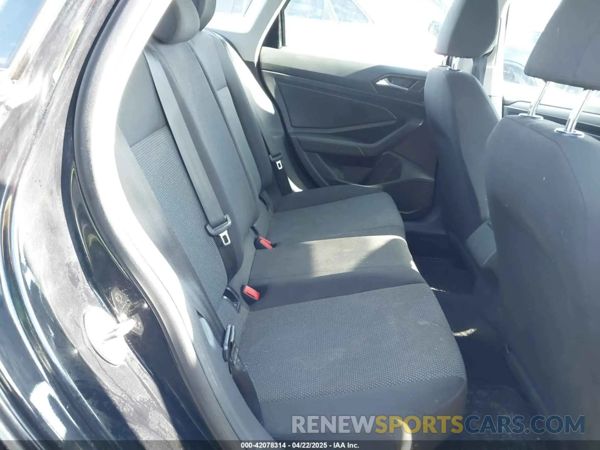 8 Photograph of a damaged car 3VWCB7BU5KM214639 VOLKSWAGEN JETTA 2019