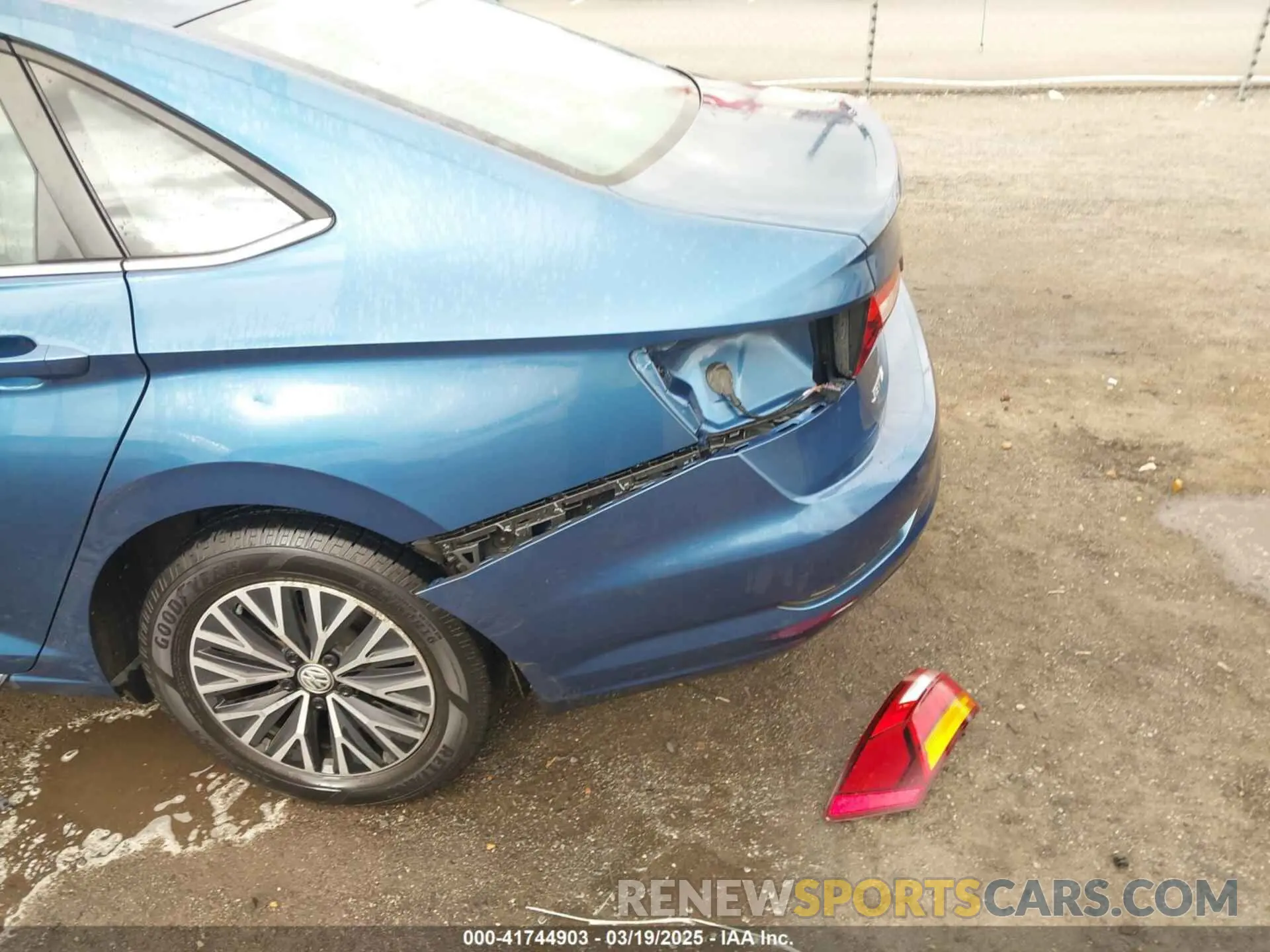 17 Photograph of a damaged car 3VWCB7BU7KM244533 VOLKSWAGEN JETTA 2019