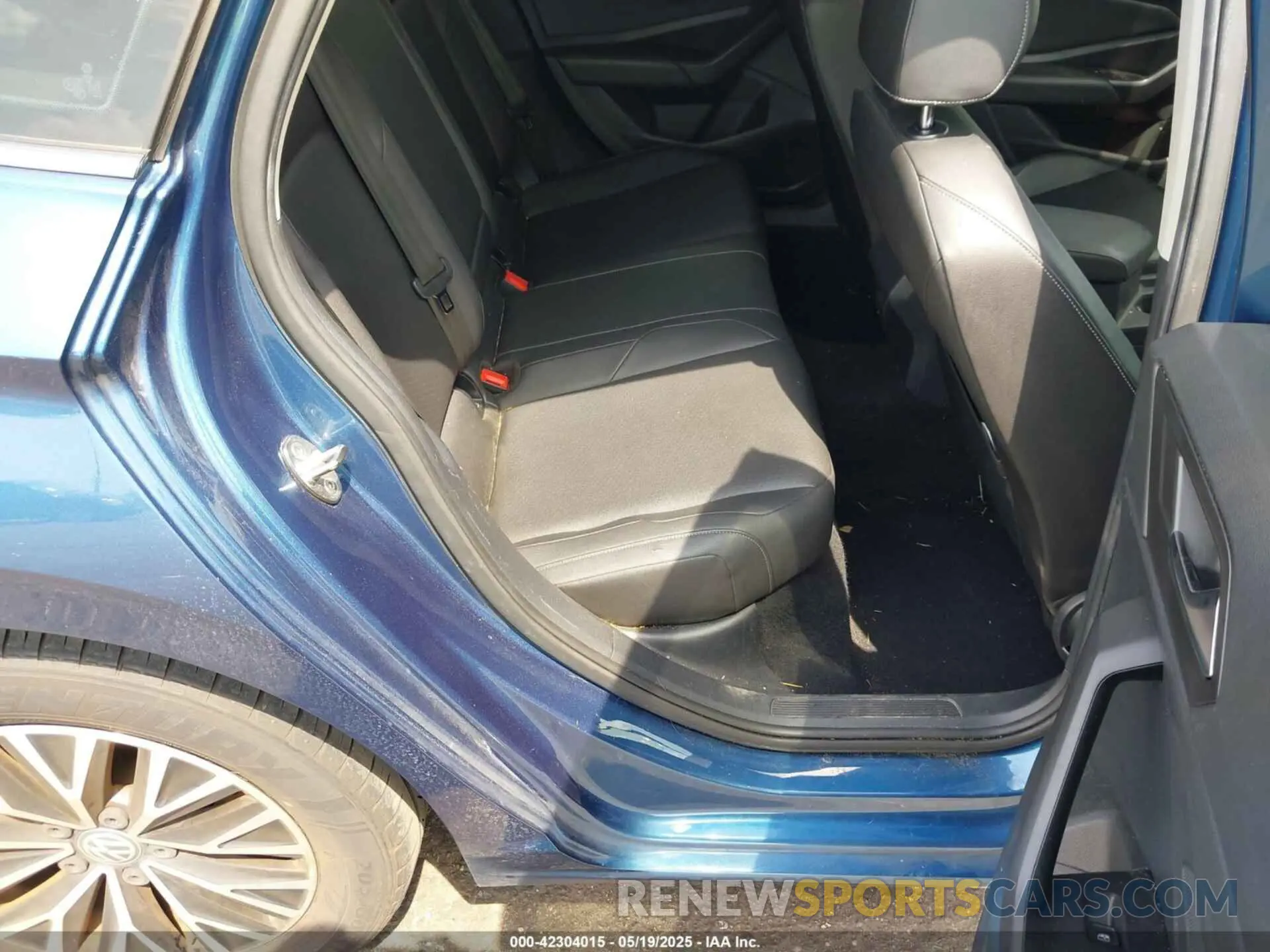 8 Photograph of a damaged car 3VWCB7BU8KM187128 VOLKSWAGEN JETTA 2019