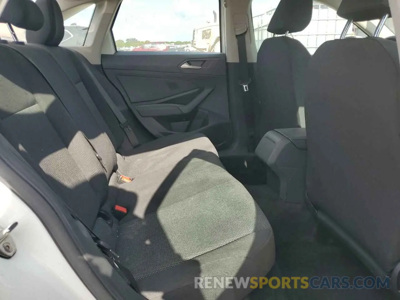 10 Photograph of a damaged car 3VWCB7BU9KM137368 VOLKSWAGEN JETTA 2019