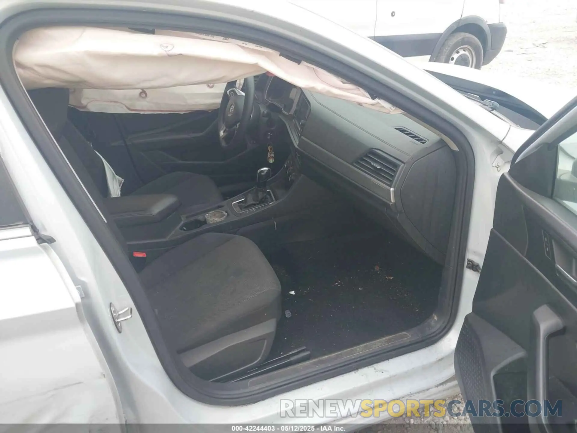 5 Photograph of a damaged car 3VWCB7BU9KM142909 VOLKSWAGEN JETTA 2019