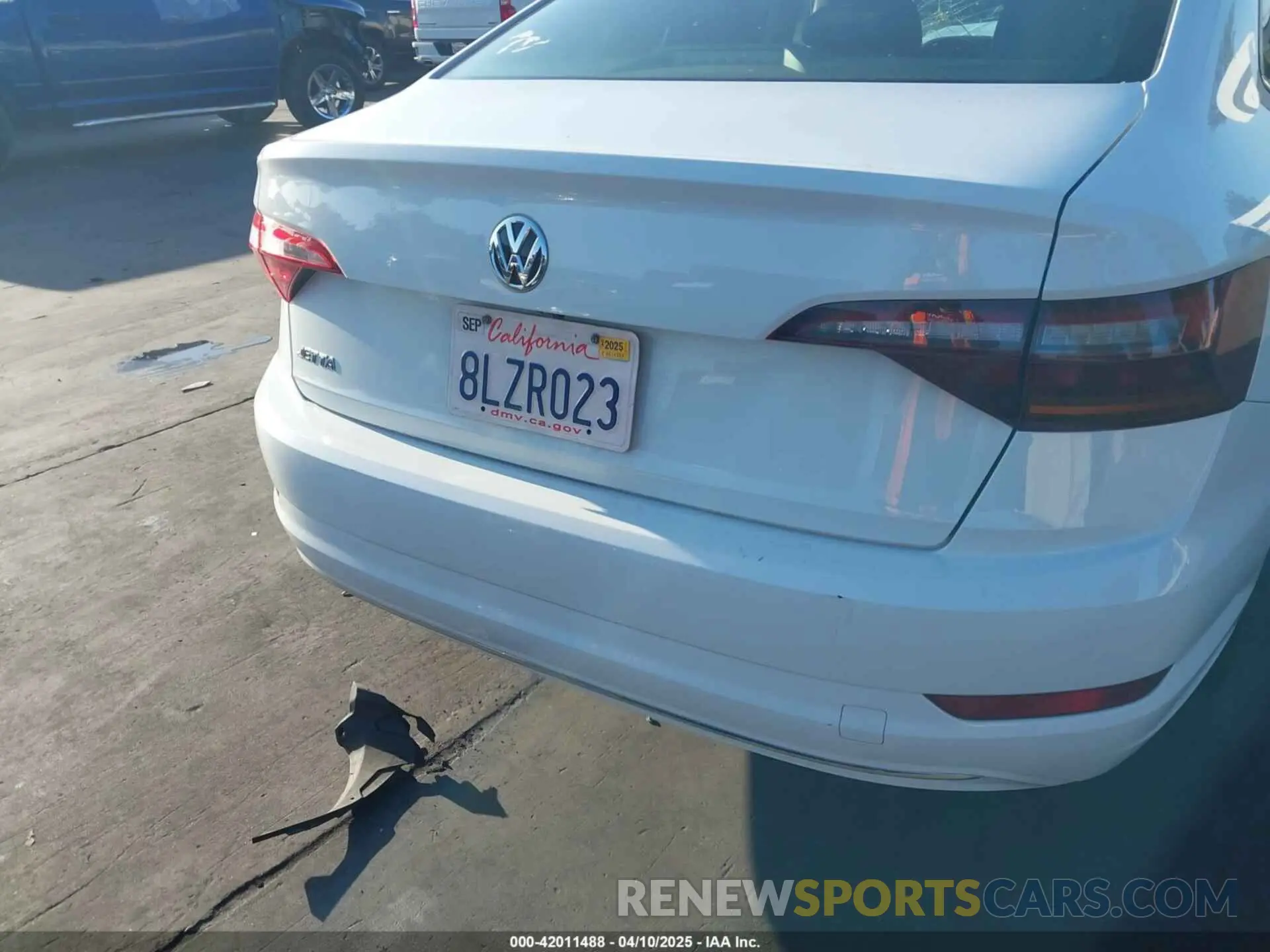 16 Photograph of a damaged car 3VWCB7BU9KM200145 VOLKSWAGEN JETTA 2019