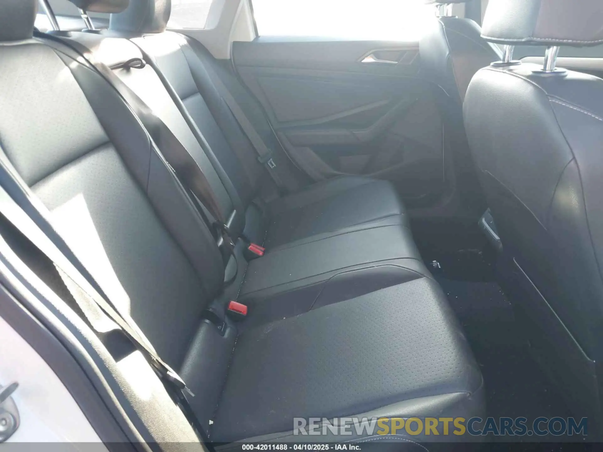 8 Photograph of a damaged car 3VWCB7BU9KM200145 VOLKSWAGEN JETTA 2019