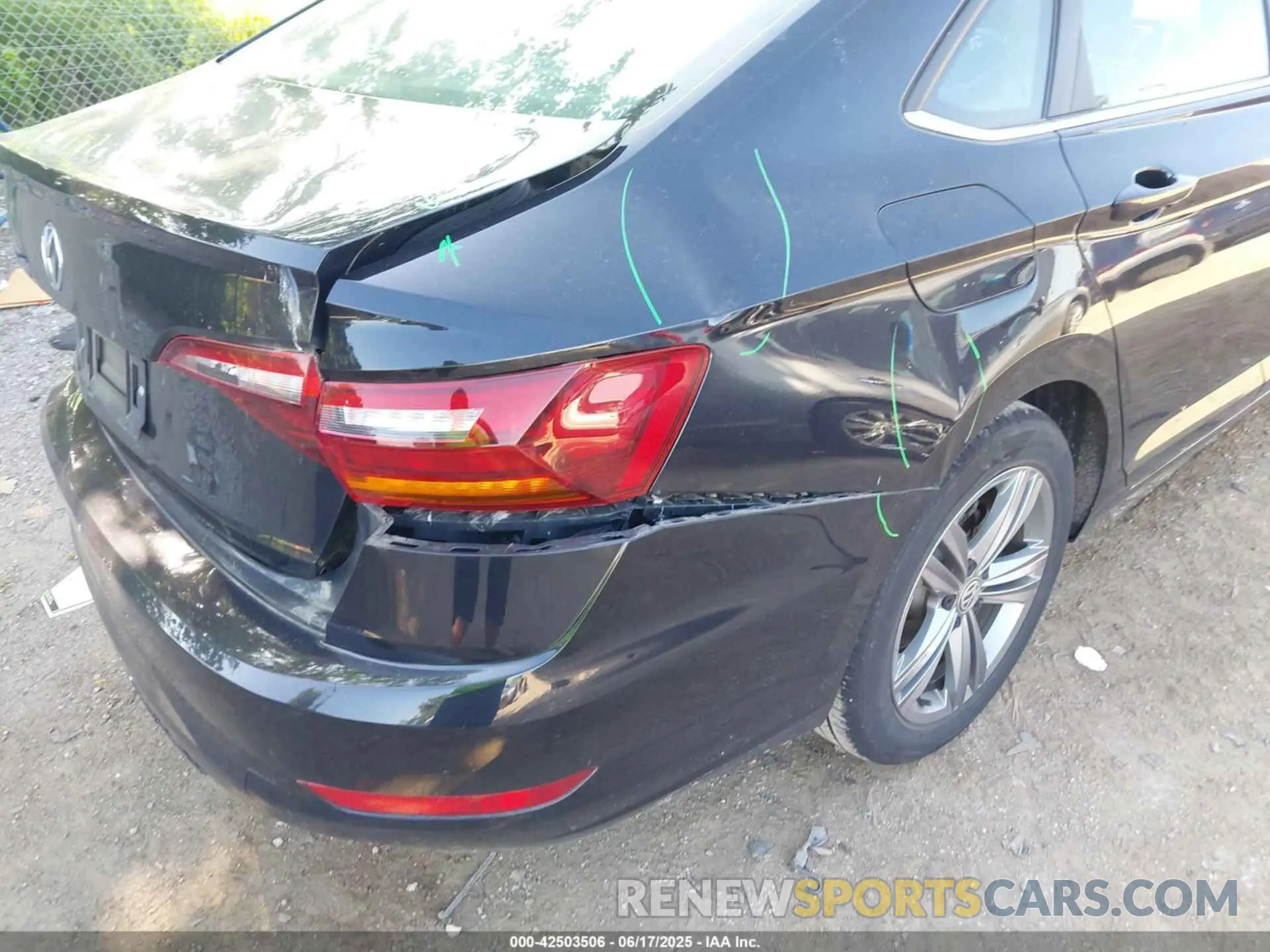 17 Photograph of a damaged car 3VWCB7BU9KM272513 VOLKSWAGEN JETTA 2019