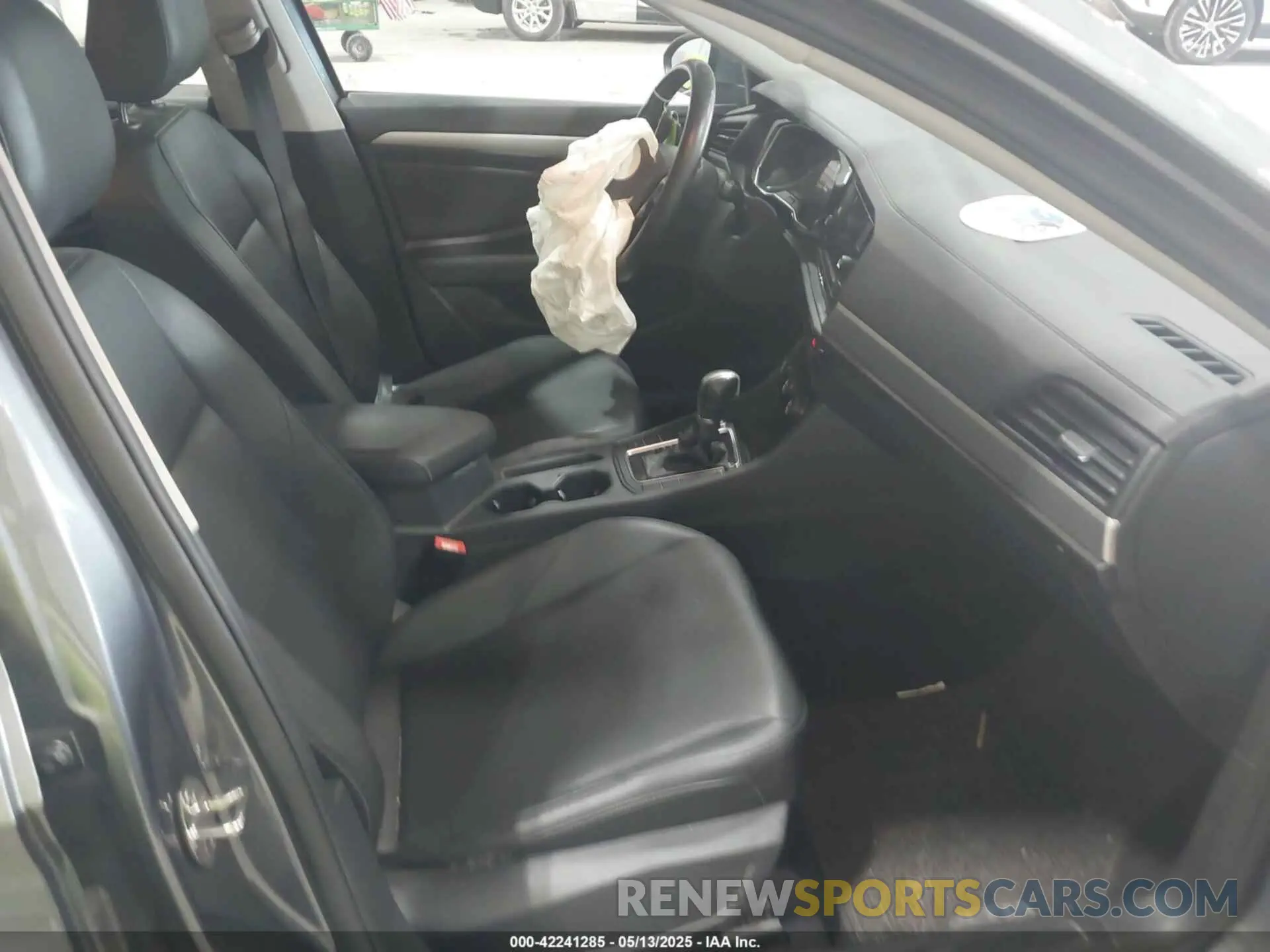 5 Photograph of a damaged car 3VWCB7BUXKM133894 VOLKSWAGEN JETTA 2019