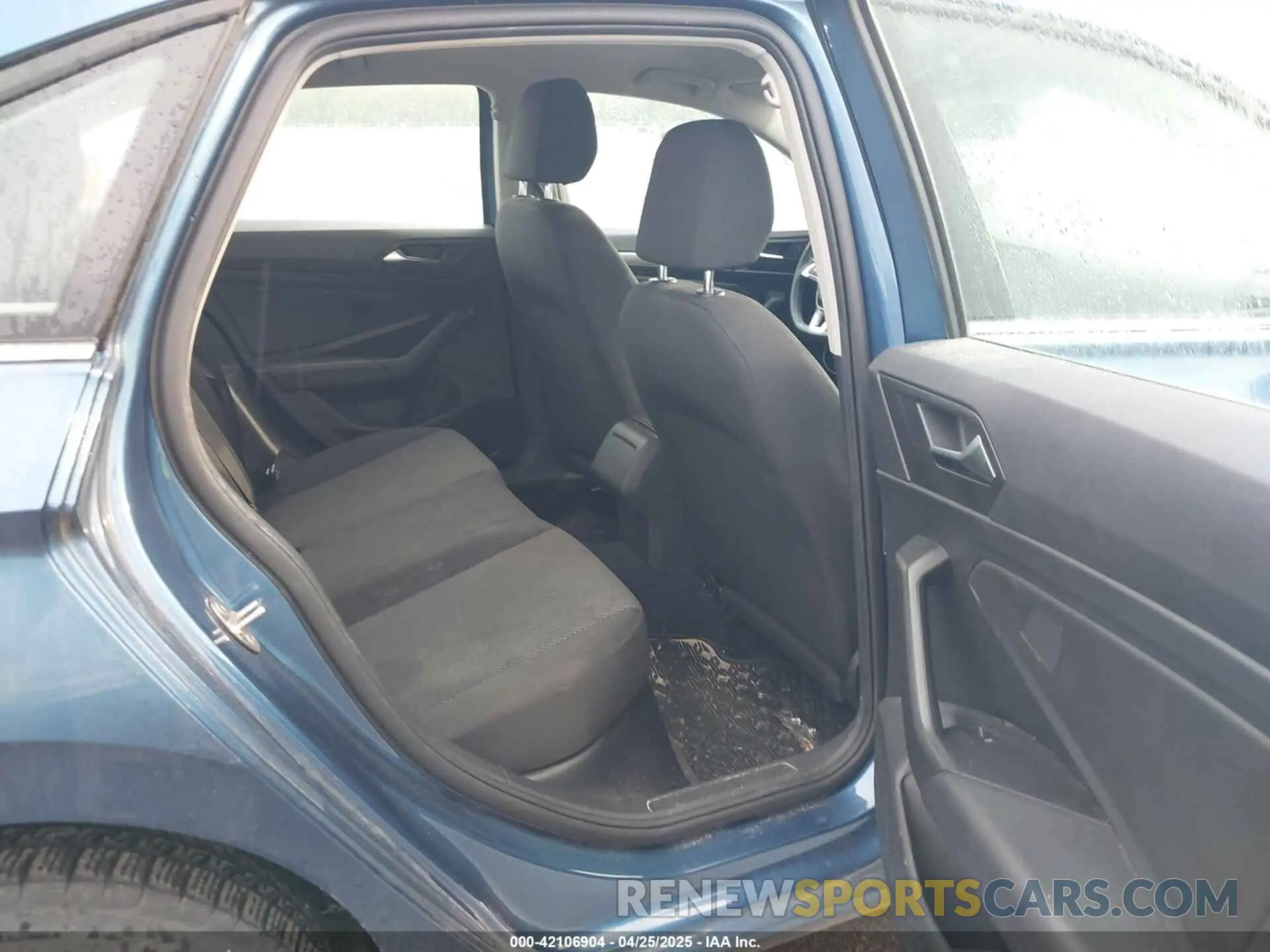 8 Photograph of a damaged car 3VWCB7BUXKM180195 VOLKSWAGEN JETTA 2019