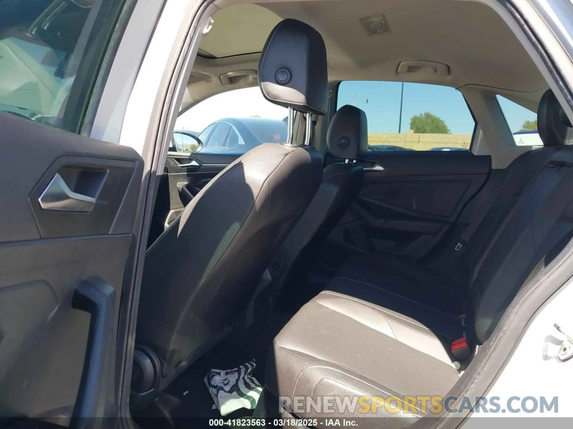 8 Photograph of a damaged car 3VWE57BU0KM118403 VOLKSWAGEN JETTA 2019