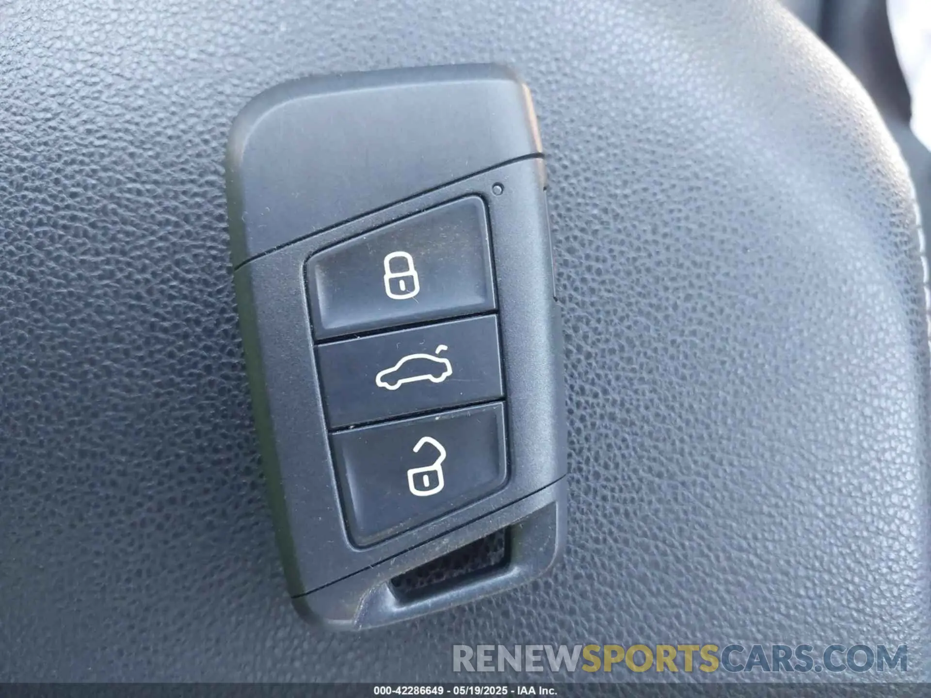11 Photograph of a damaged car 3VWE57BU6KM063035 VOLKSWAGEN JETTA 2019
