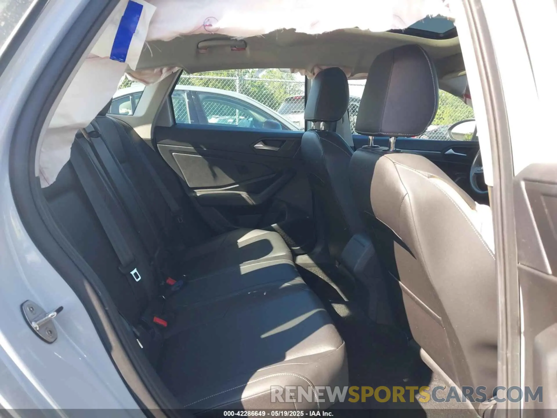 8 Photograph of a damaged car 3VWE57BU6KM063035 VOLKSWAGEN JETTA 2019