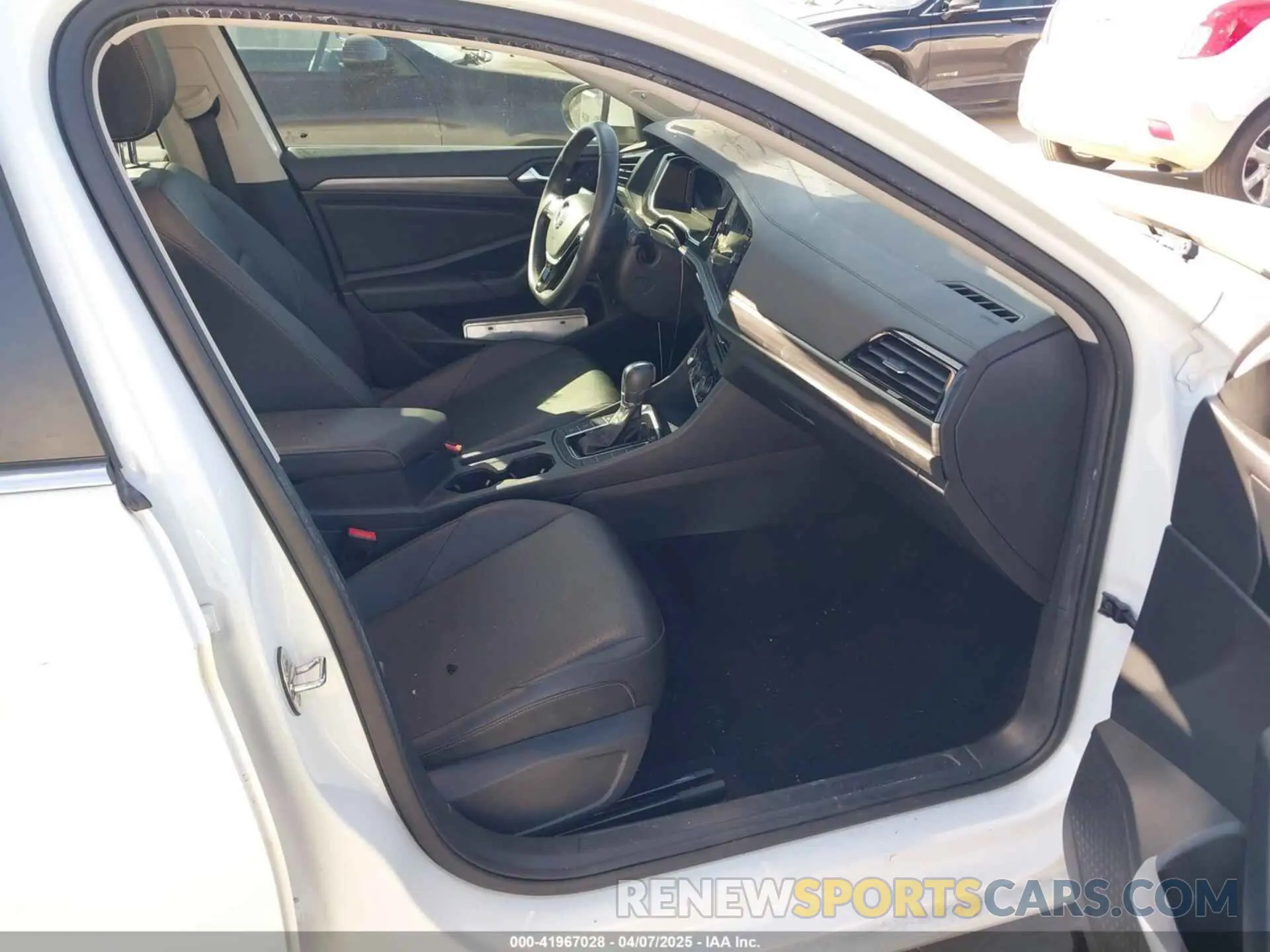 5 Photograph of a damaged car 3VWE57BU7KM263633 VOLKSWAGEN JETTA 2019