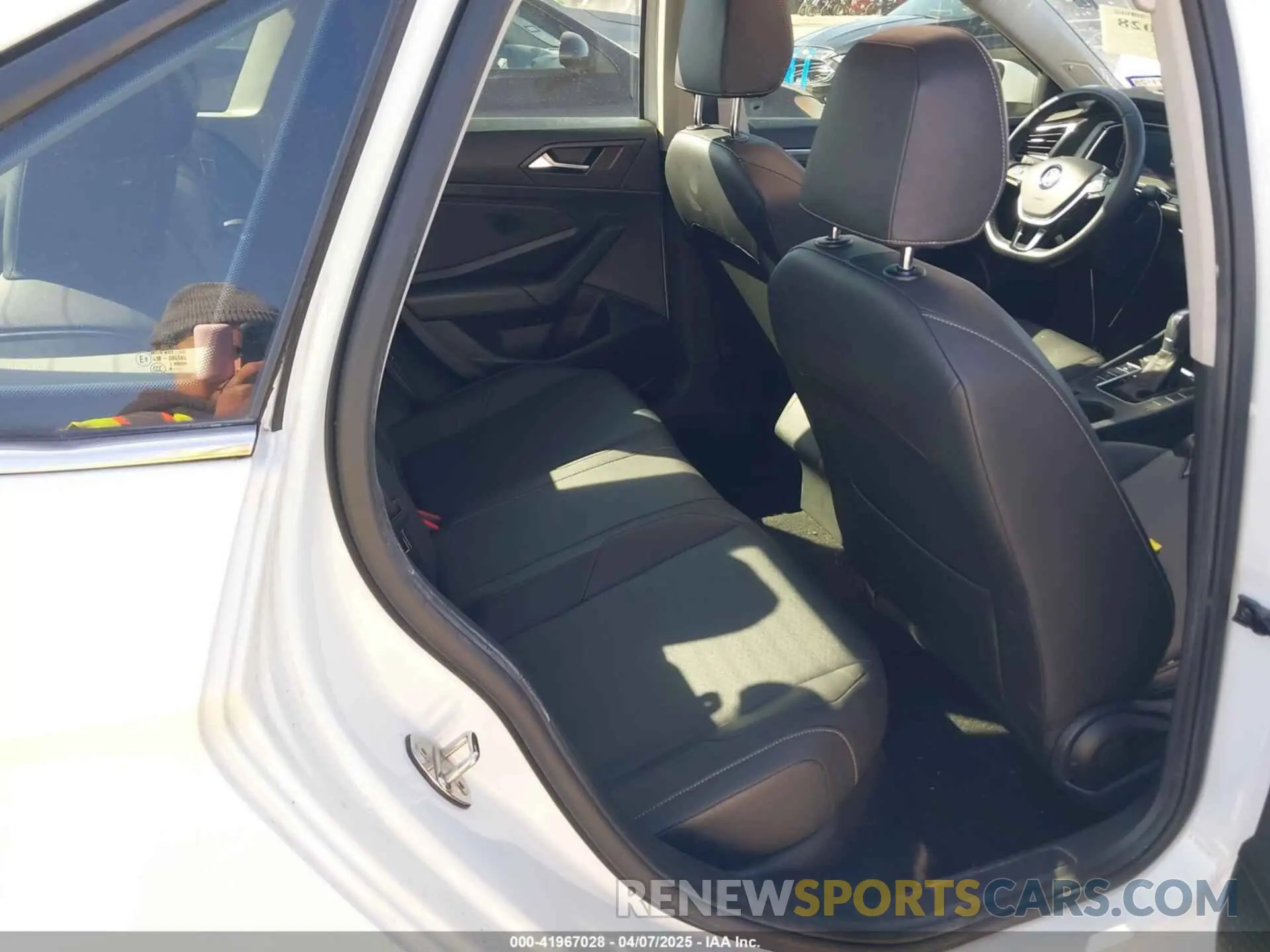 8 Photograph of a damaged car 3VWE57BU7KM263633 VOLKSWAGEN JETTA 2019
