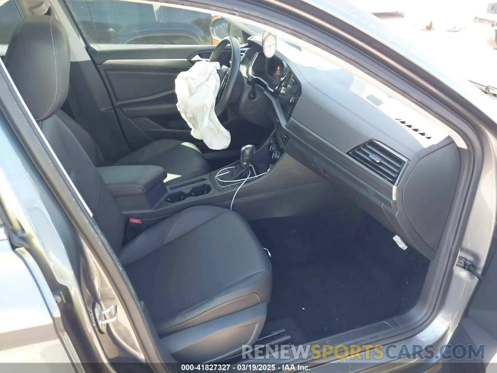 5 Photograph of a damaged car 3VWE57BUXKM242727 VOLKSWAGEN JETTA 2019