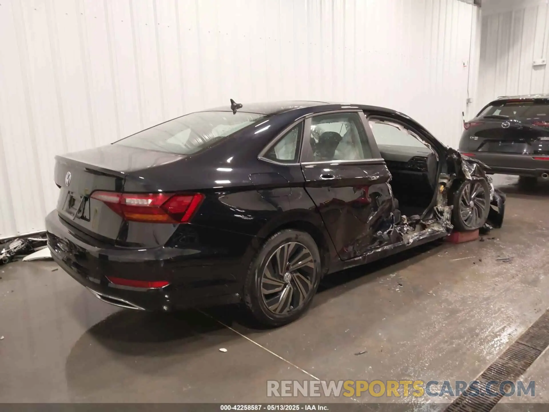 4 Photograph of a damaged car 3VWG57BU9KM005512 VOLKSWAGEN JETTA 2019