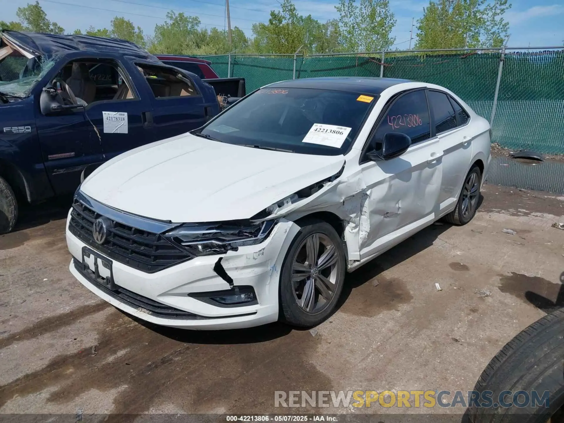 2 Photograph of a damaged car 3VWC57BU0LM100105 VOLKSWAGEN JETTA 2020