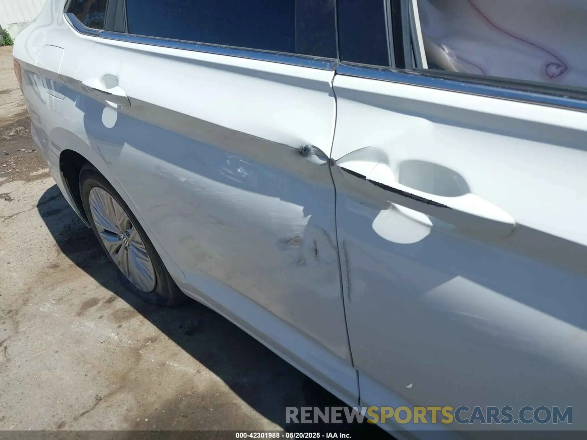 21 Photograph of a damaged car 3VWC57BU4LM102844 VOLKSWAGEN JETTA 2020