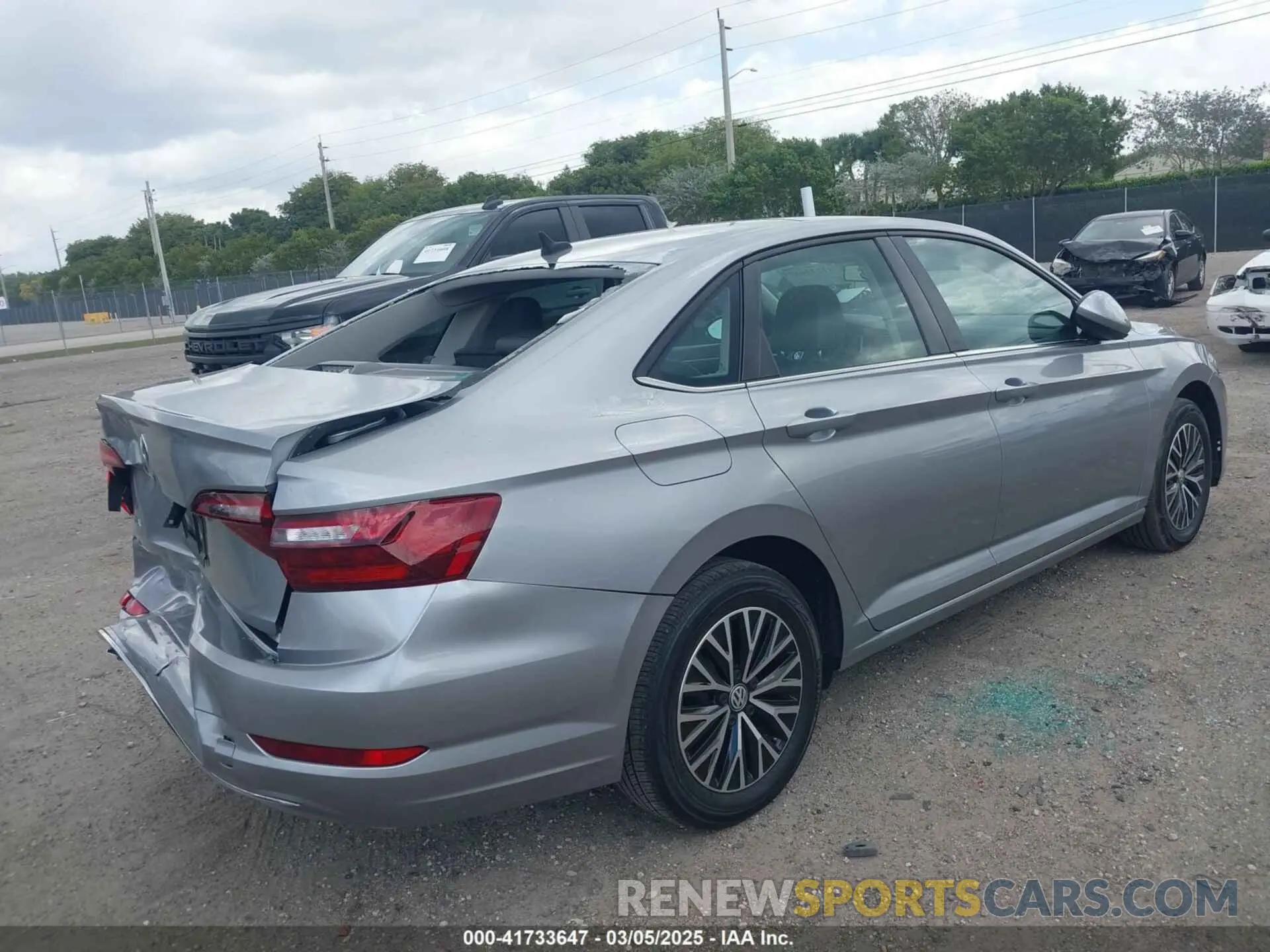 4 Photograph of a damaged car 3VWC57BU7LM105799 VOLKSWAGEN JETTA 2020
