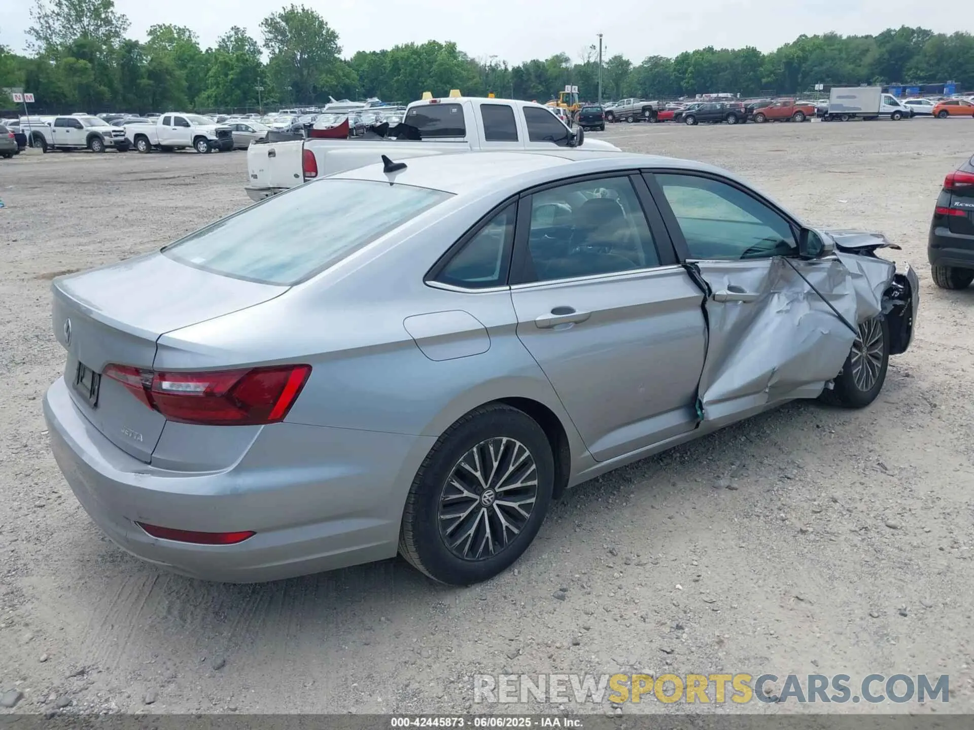 4 Photograph of a damaged car 3VWC57BUXLM101701 VOLKSWAGEN JETTA 2020