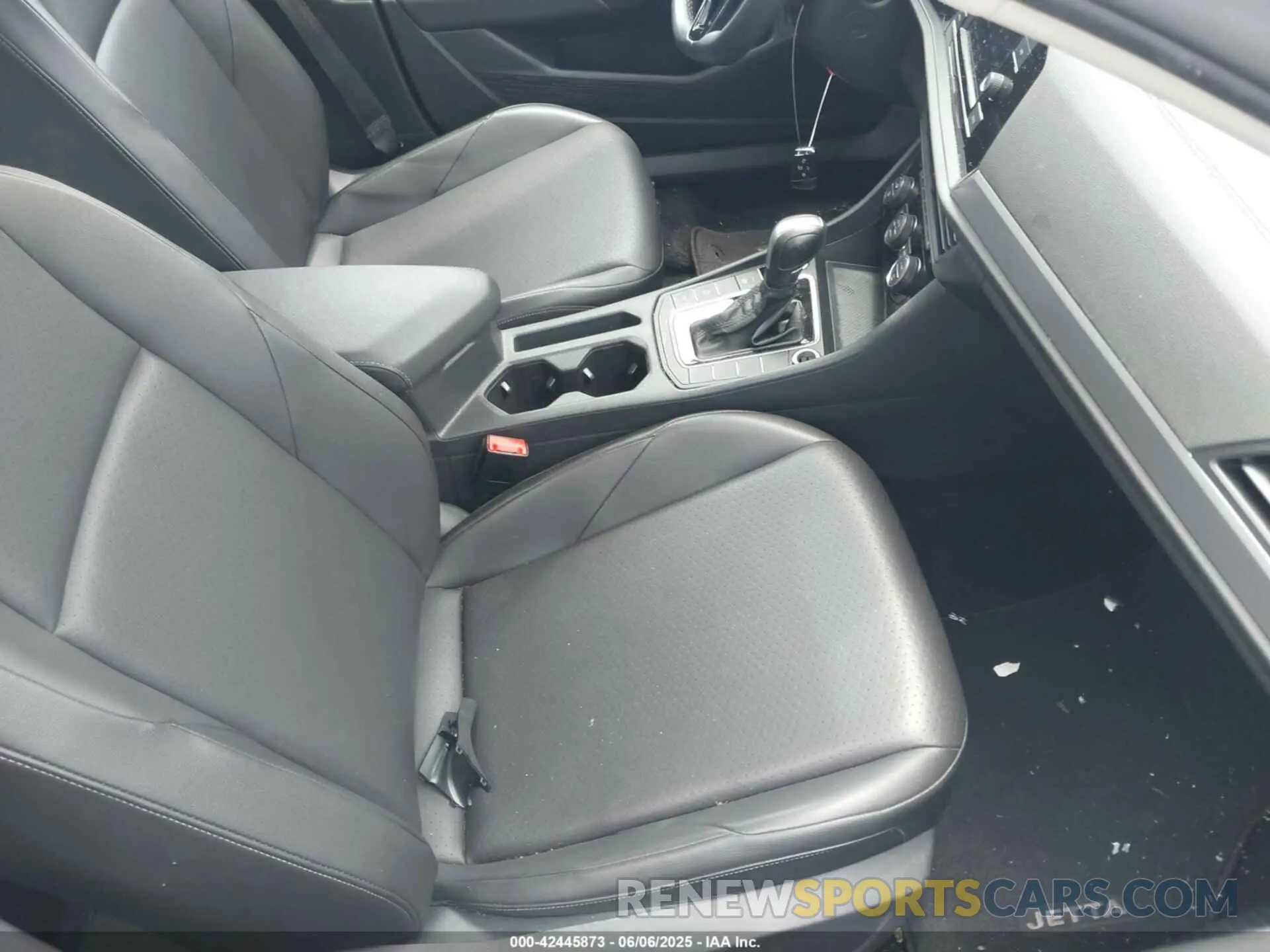 5 Photograph of a damaged car 3VWC57BUXLM101701 VOLKSWAGEN JETTA 2020