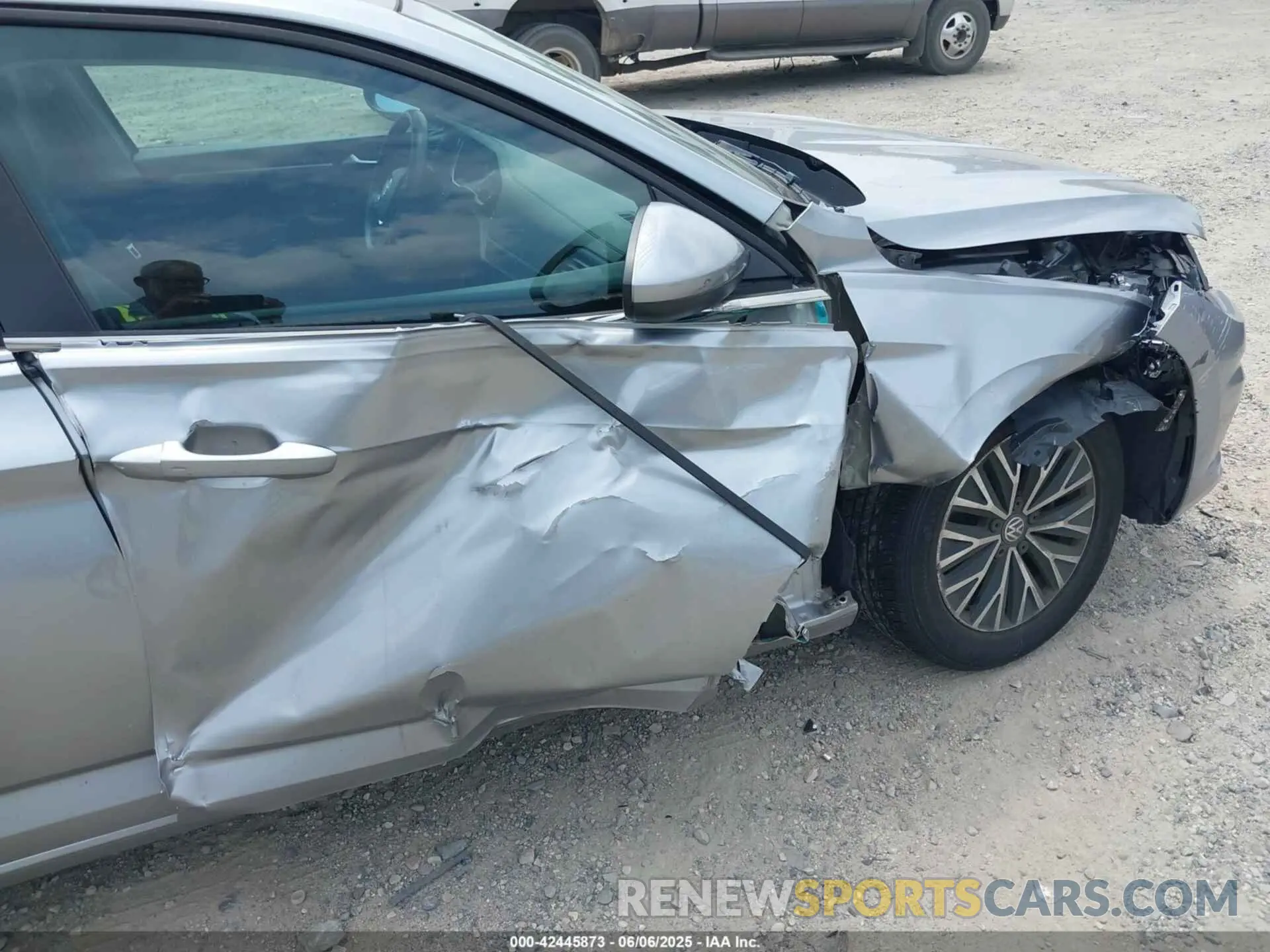 6 Photograph of a damaged car 3VWC57BUXLM101701 VOLKSWAGEN JETTA 2020