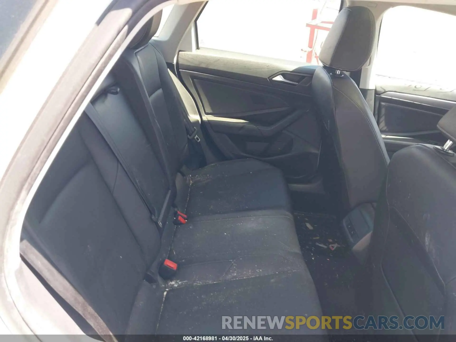 8 Photograph of a damaged car 3VWCB7BU0LM017637 VOLKSWAGEN JETTA 2020