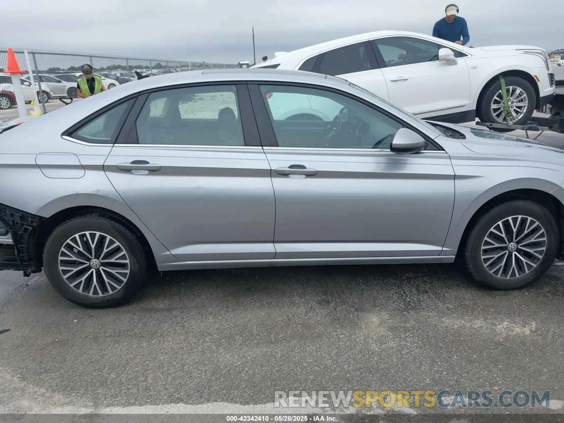 14 Photograph of a damaged car 3VWCB7BU0LM033580 VOLKSWAGEN JETTA 2020