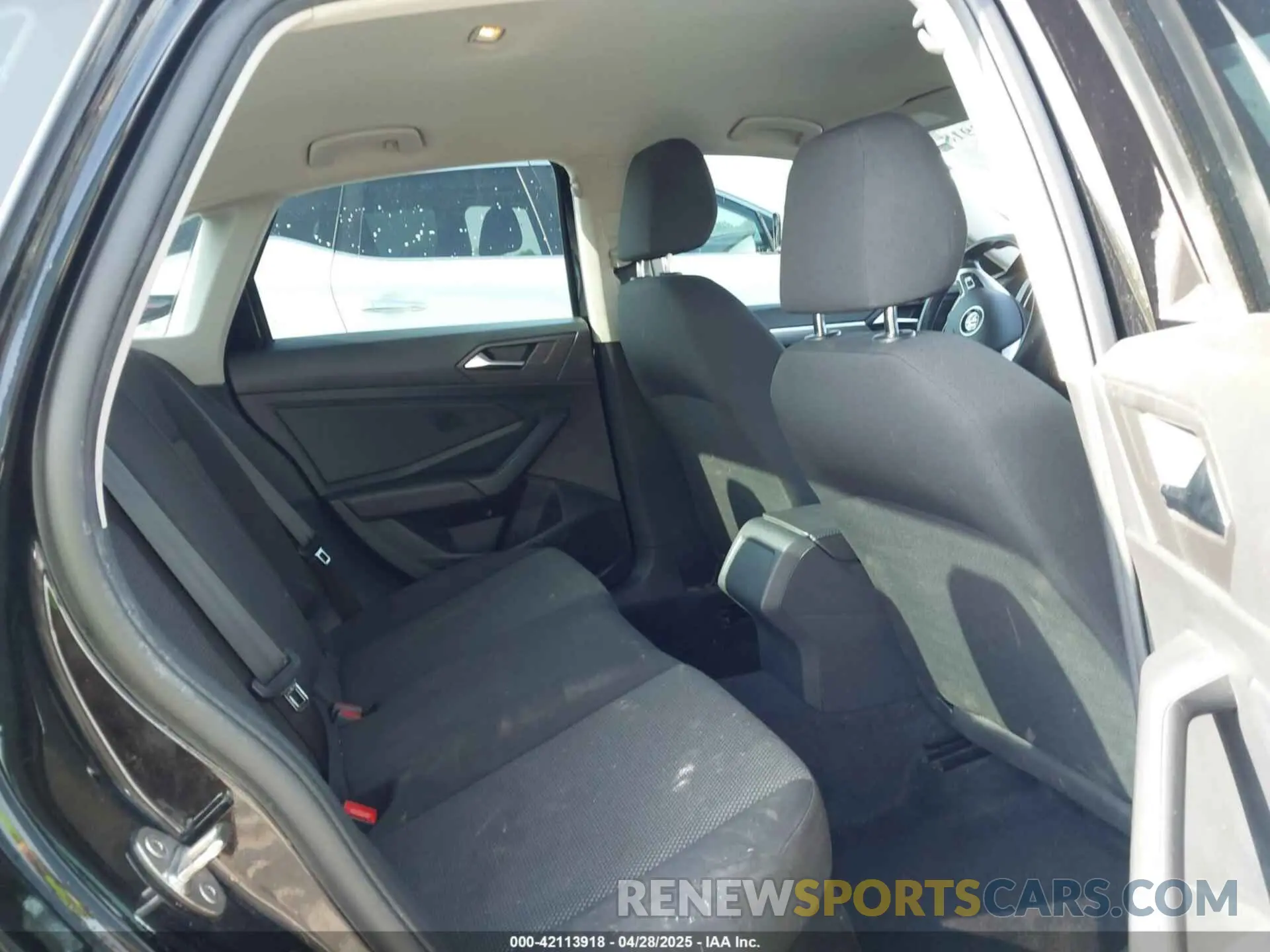 8 Photograph of a damaged car 3VWCB7BU0LM035734 VOLKSWAGEN JETTA 2020