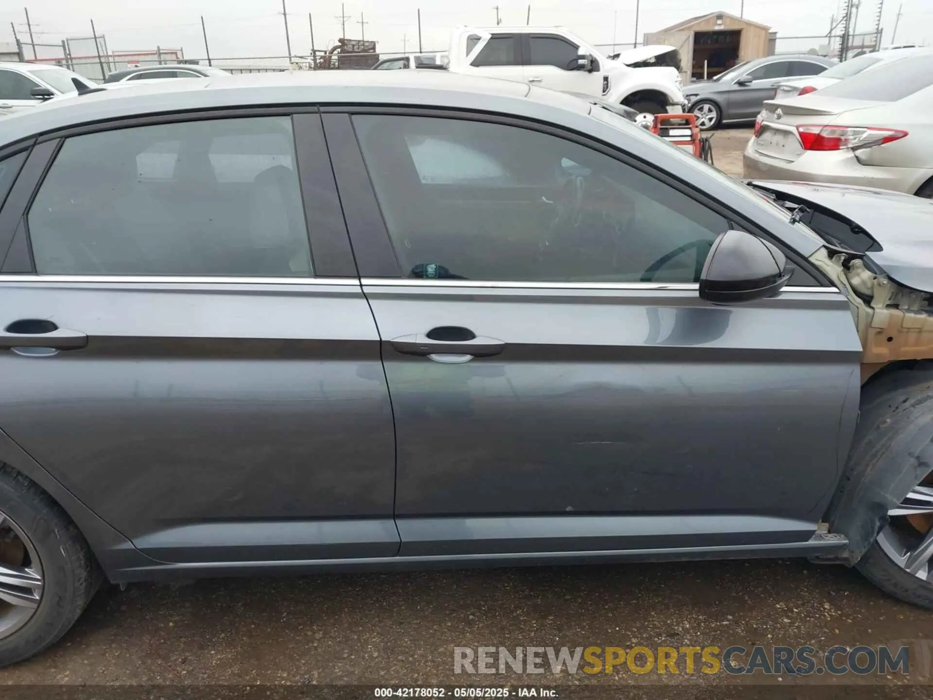 14 Photograph of a damaged car 3VWCB7BU0LM051450 VOLKSWAGEN JETTA 2020