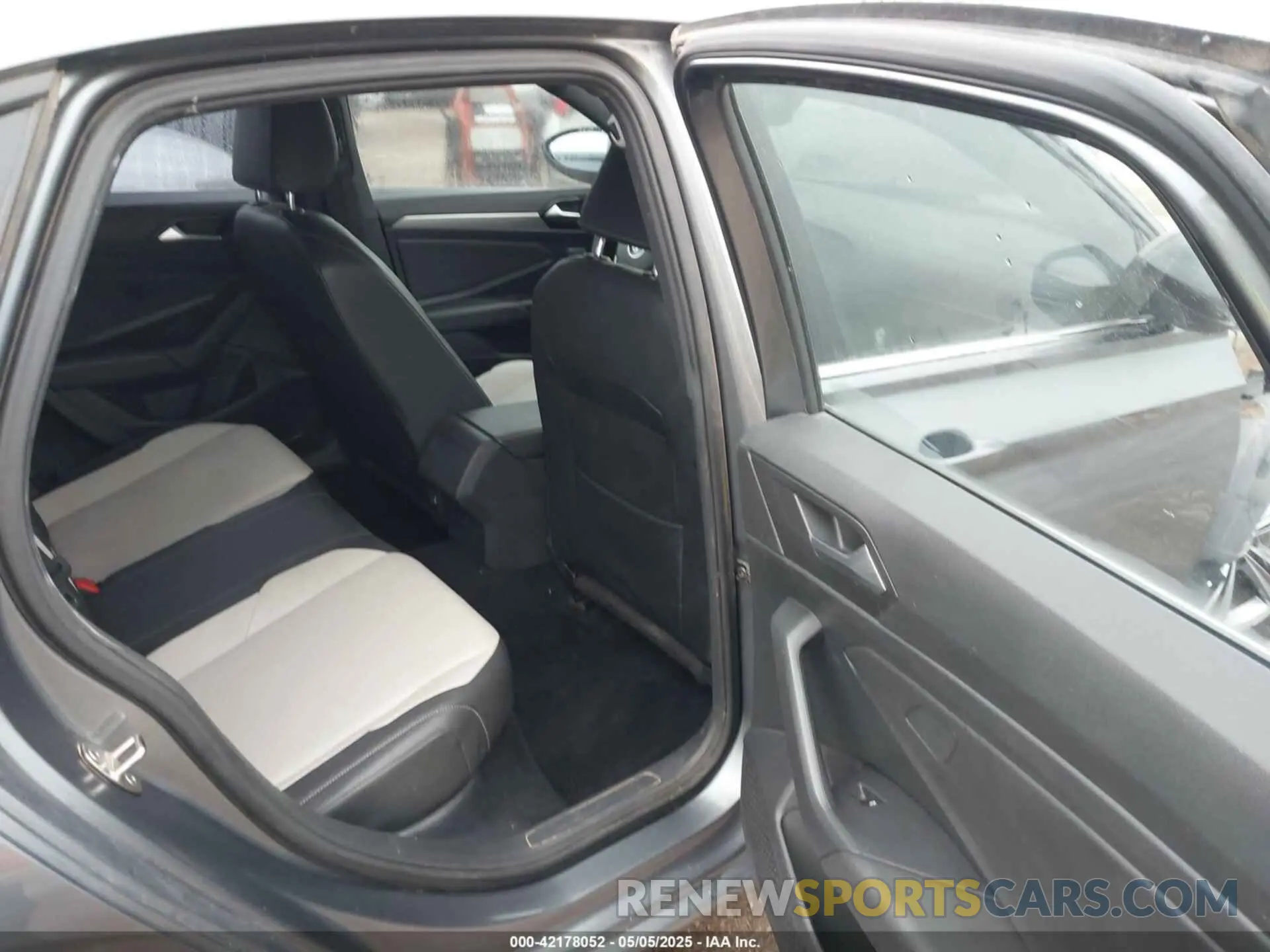 8 Photograph of a damaged car 3VWCB7BU0LM051450 VOLKSWAGEN JETTA 2020