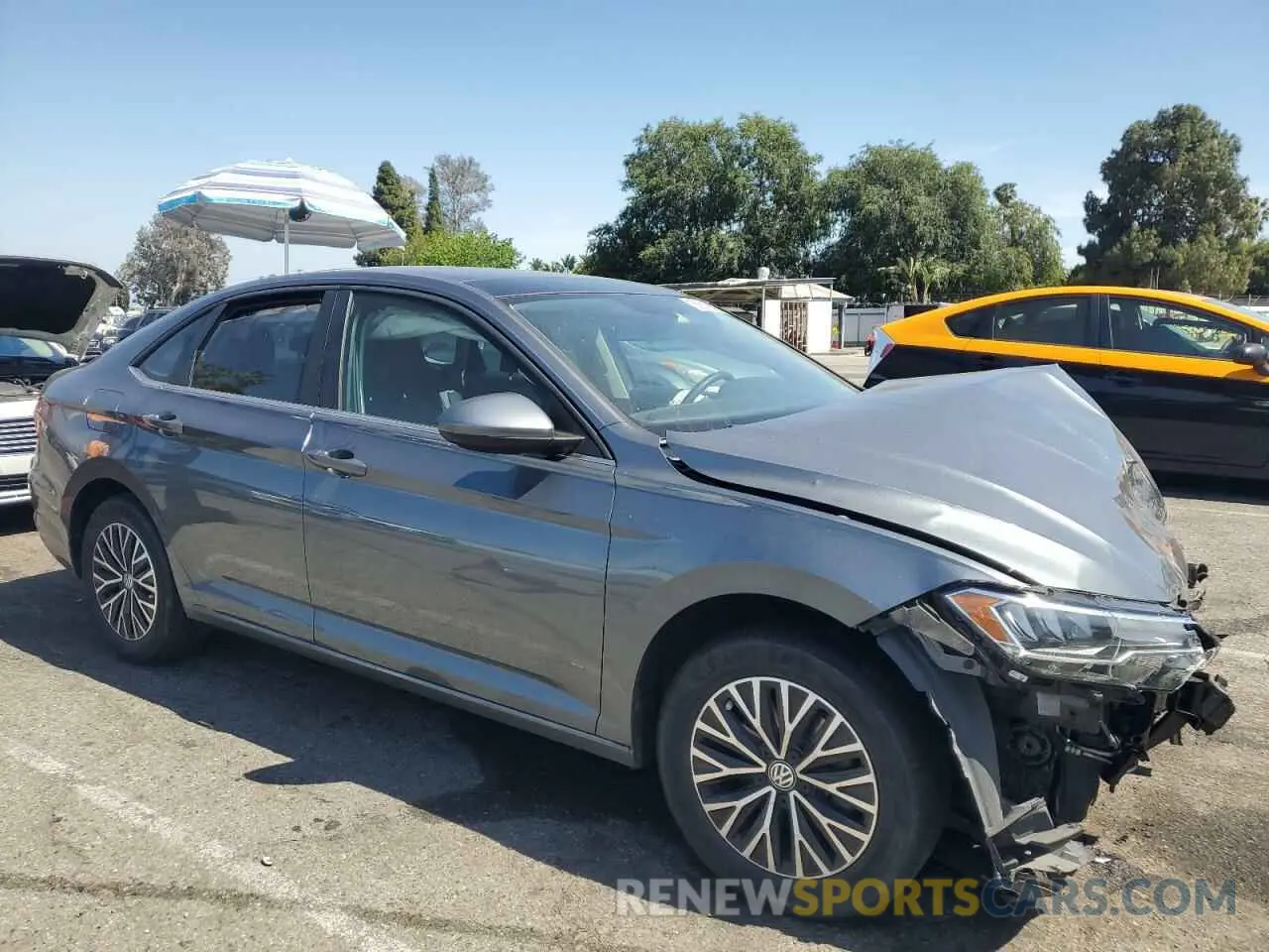 4 Photograph of a damaged car 3VWCB7BU1LM010115 VOLKSWAGEN JETTA 2020