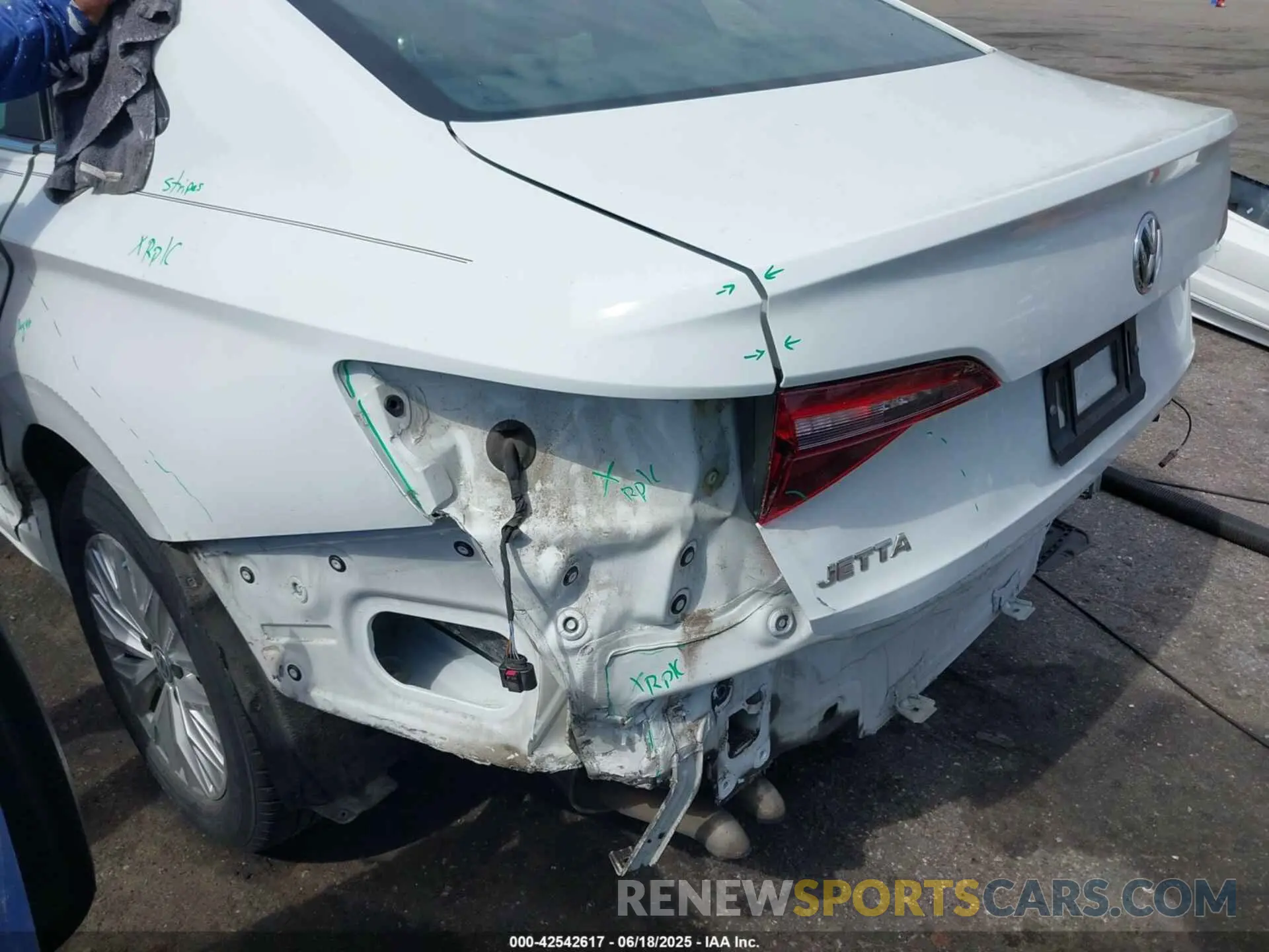 6 Photograph of a damaged car 3VWCB7BU3LM024923 VOLKSWAGEN JETTA 2020