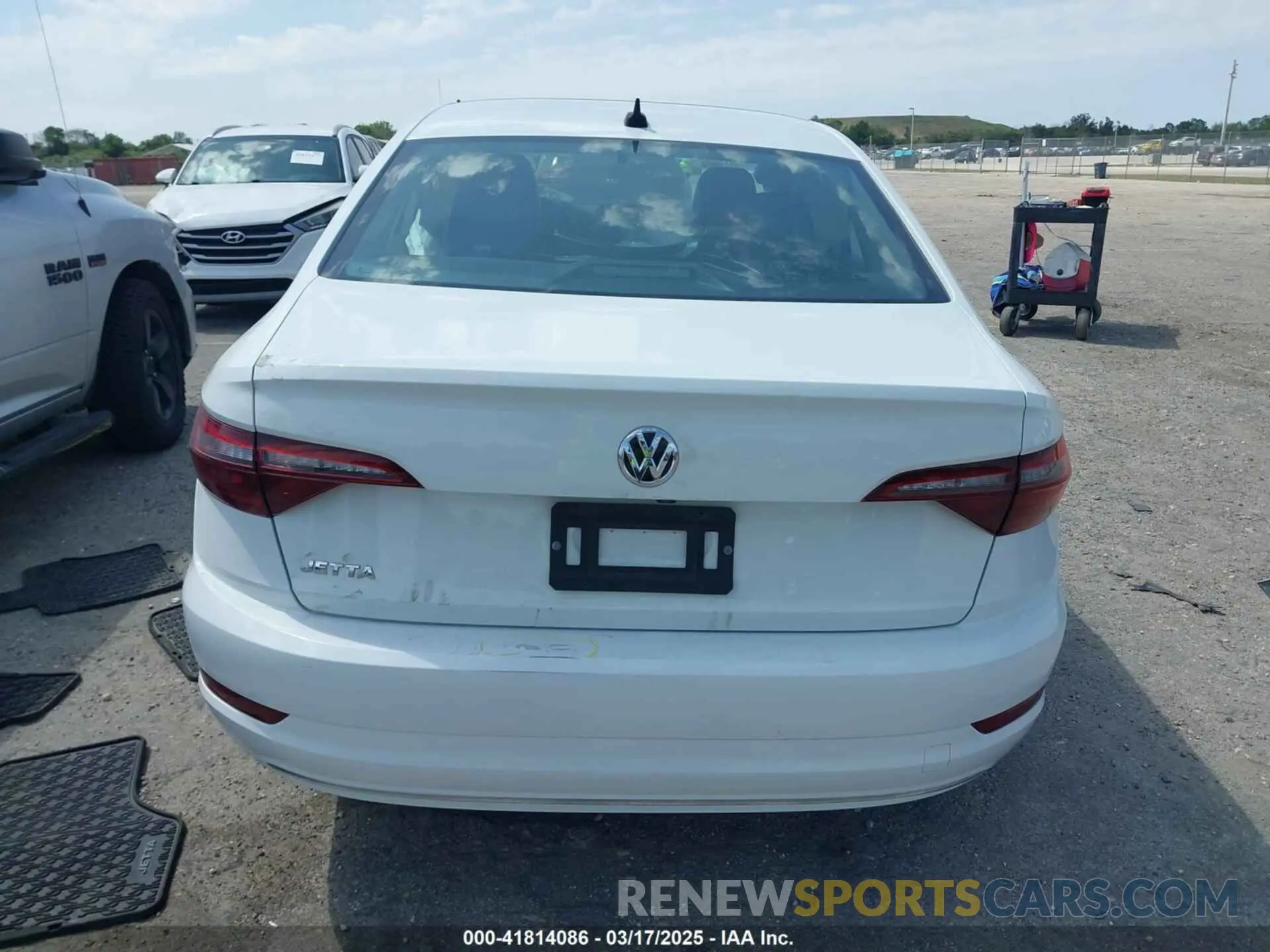 16 Photograph of a damaged car 3VWCB7BU3LM051846 VOLKSWAGEN JETTA 2020