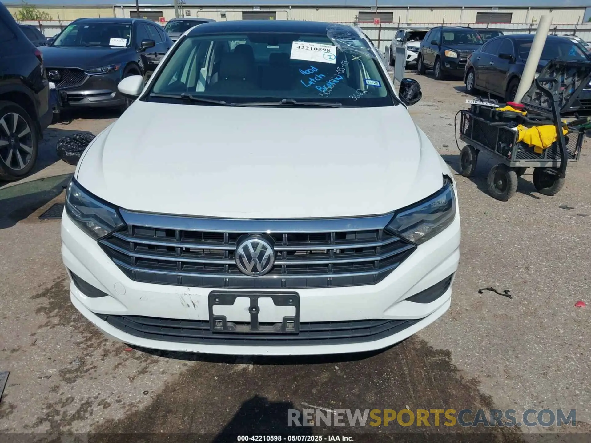 12 Photograph of a damaged car 3VWCB7BU3LM053662 VOLKSWAGEN JETTA 2020