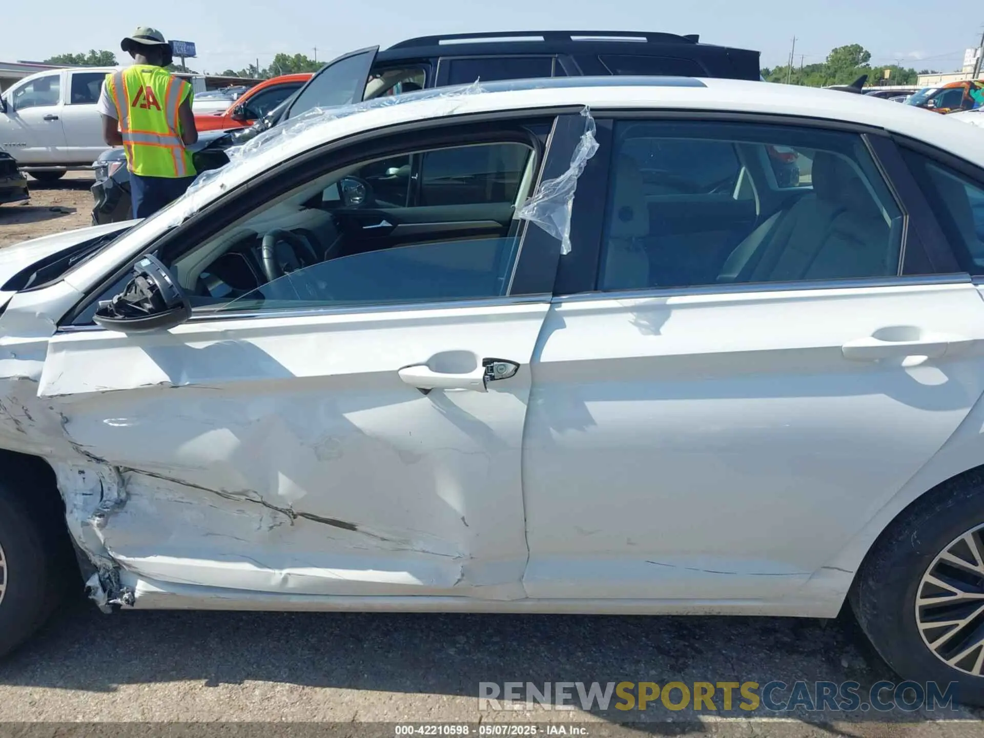 14 Photograph of a damaged car 3VWCB7BU3LM053662 VOLKSWAGEN JETTA 2020